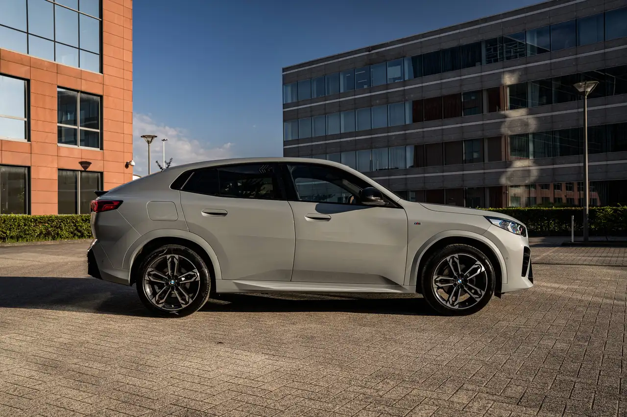 BMW X2 PACK M *LED*ALCANTARA/CUIR*BROOKLYN GRAU*SHADOW LINE, миниатюра 6
