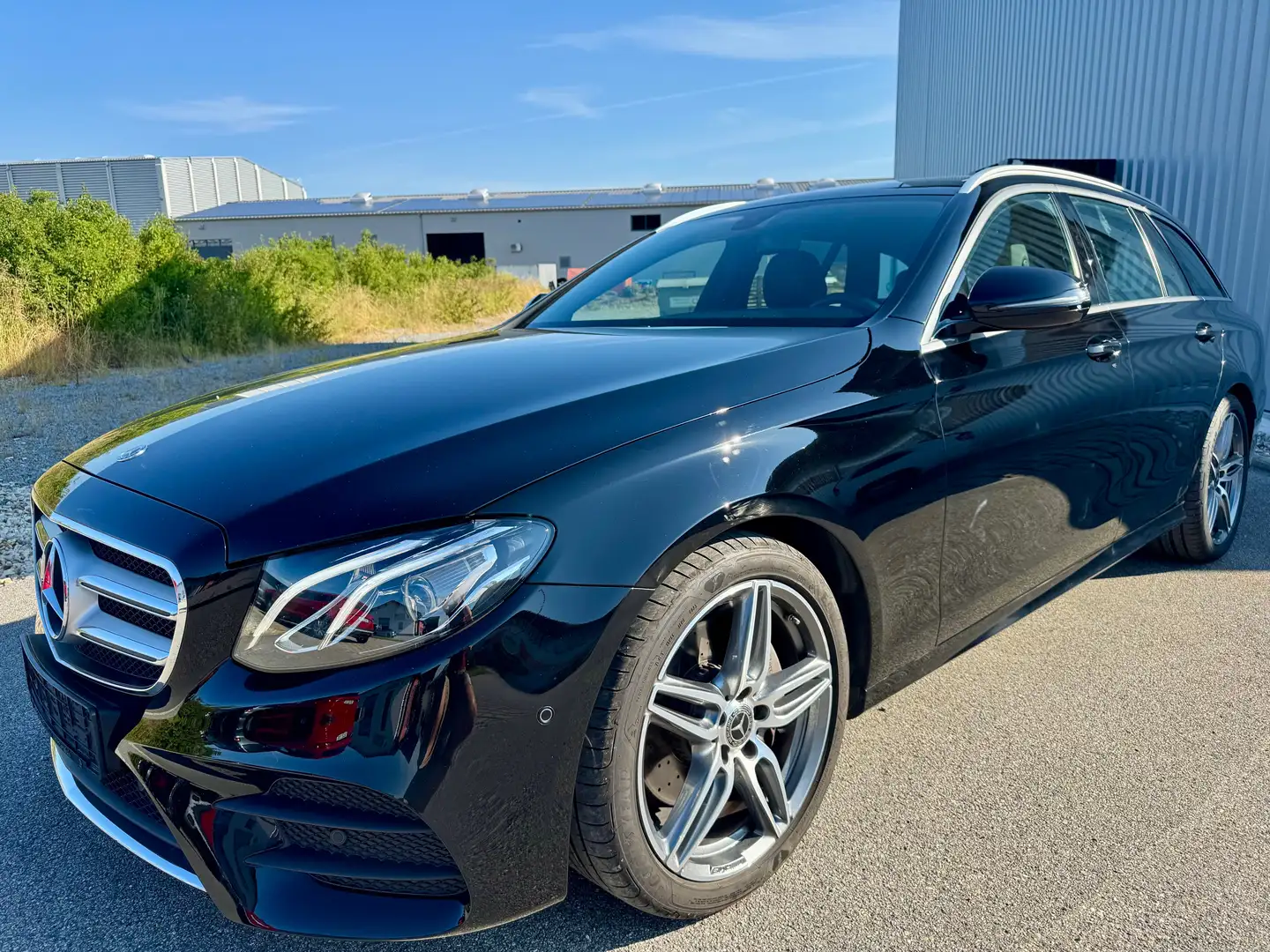 Mercedes-Benz E 220 E 220d*PANORAMA*LED*NAVI*AHK*KAMERA*TOP*SOFORT V.* Schwarz - 1
