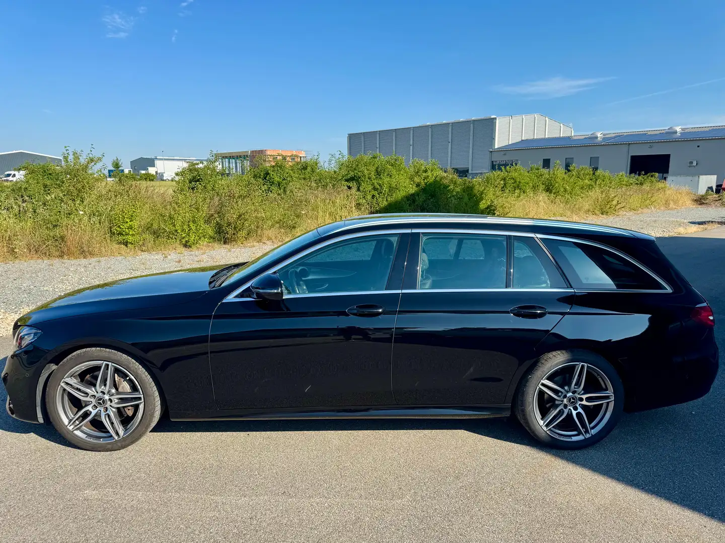 Mercedes-Benz E 220 E 220d*PANORAMA*LED*NAVI*AHK*KAMERA*TOP*SOFORT V.* Schwarz - 2