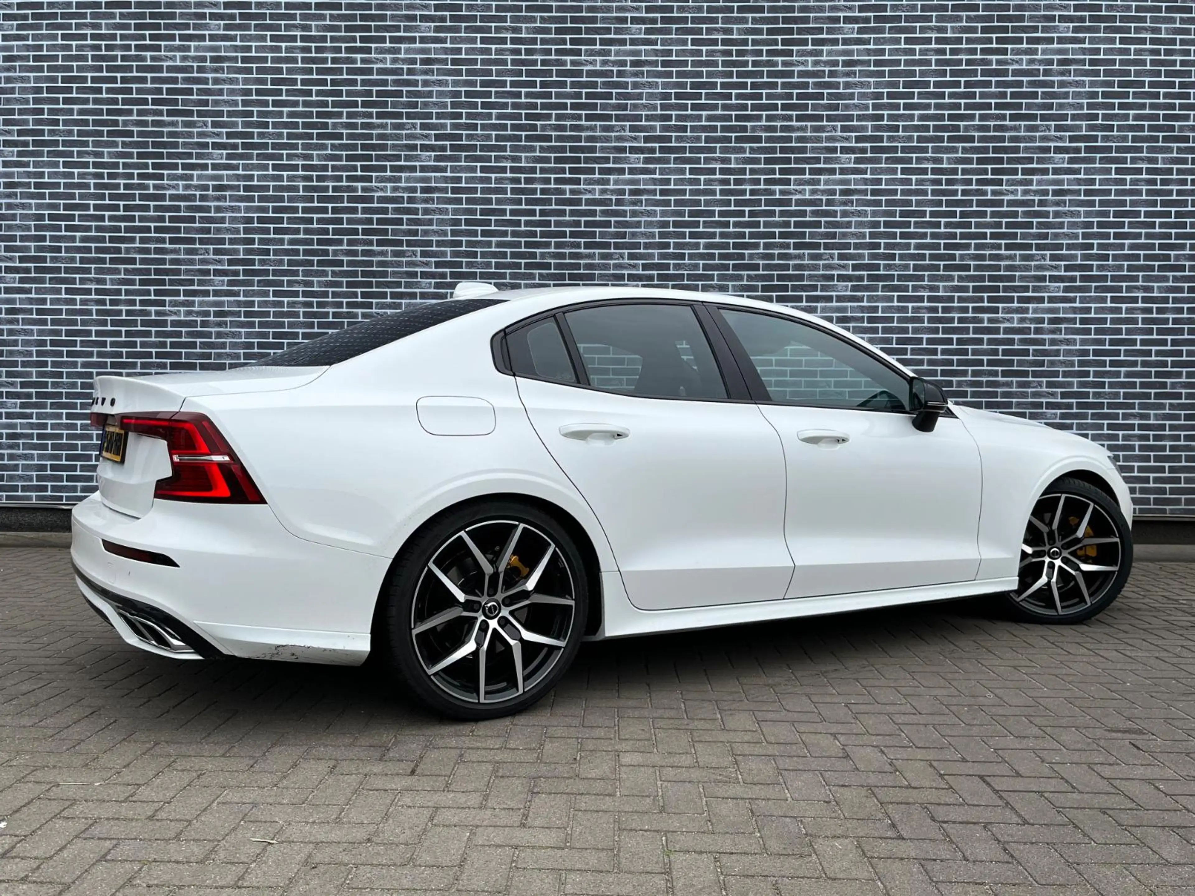 Volvo S60 2.0 B5 R-Design | Panoramadak | Harman Kardon Audi — photo 2