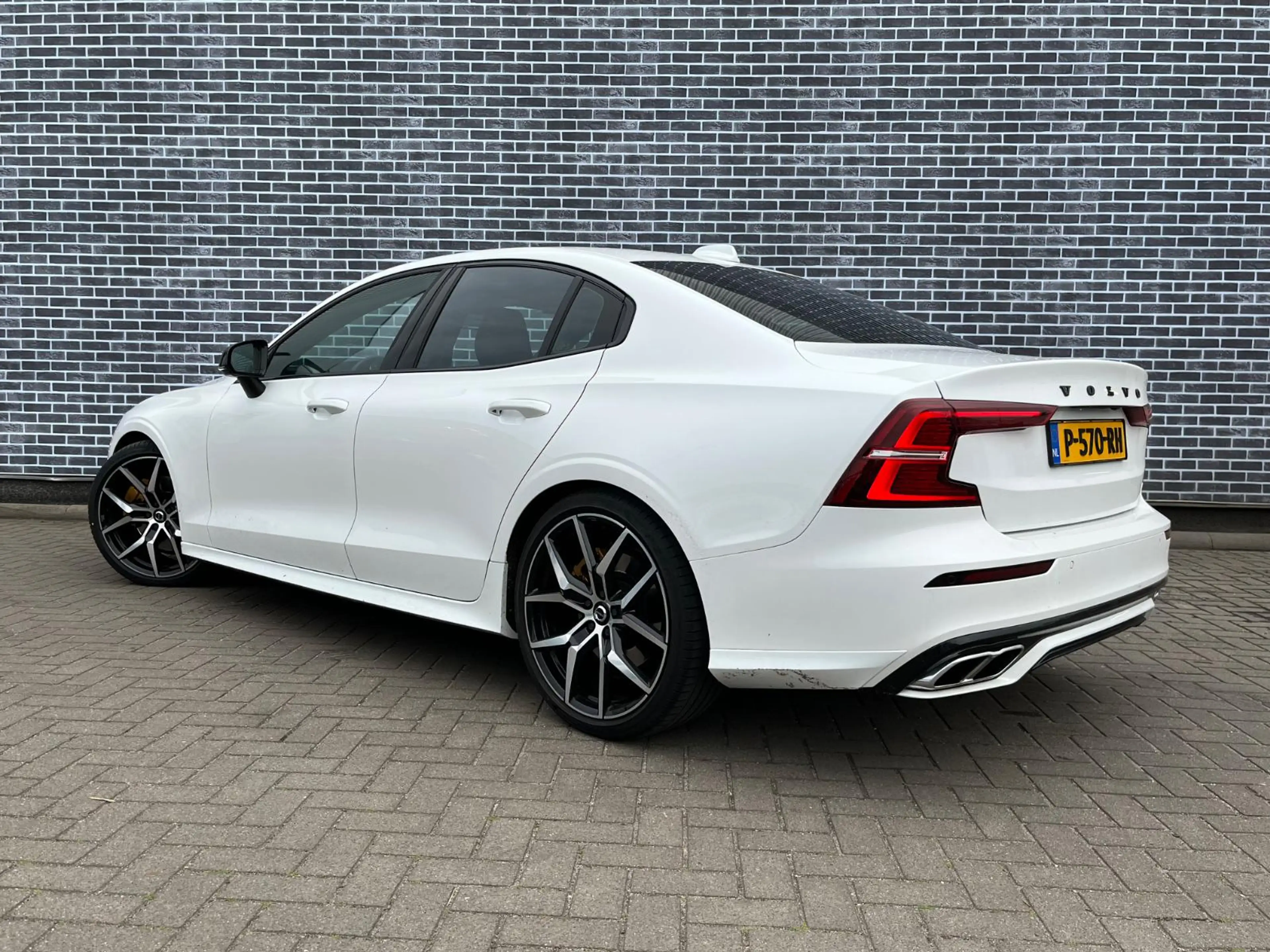 Volvo S60 2.0 B5 R-Design | Panoramadak | Harman Kardon Audi — photo 4
