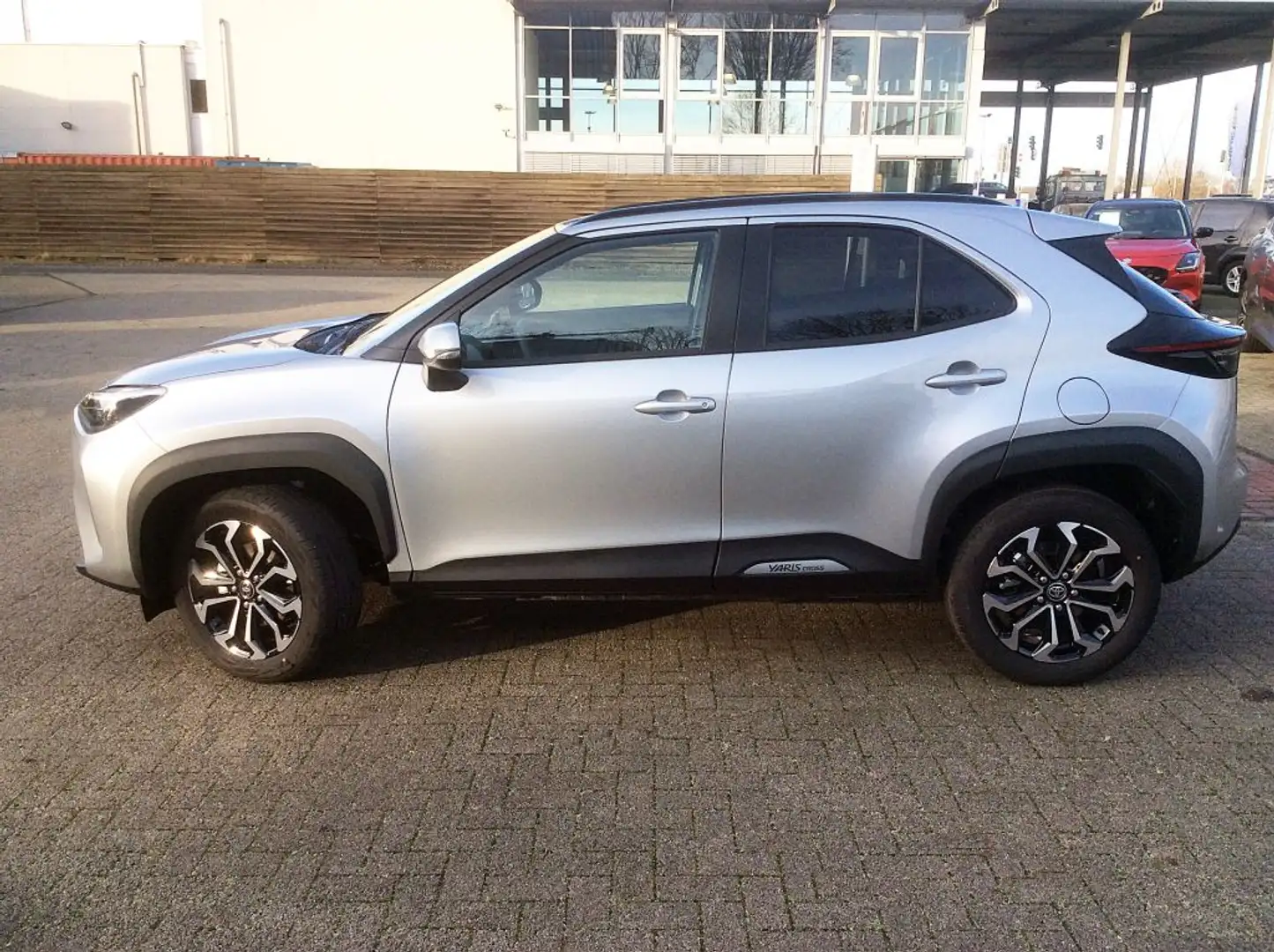 Toyota Yaris Cross Hybrid 130 1.5 VVT-i Teamplayer Silber - 2