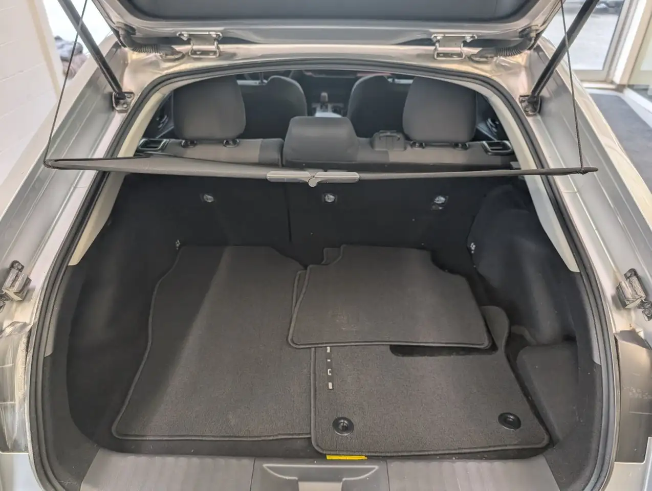 Toyota Prius Prime снимка Toyota Prius Prime