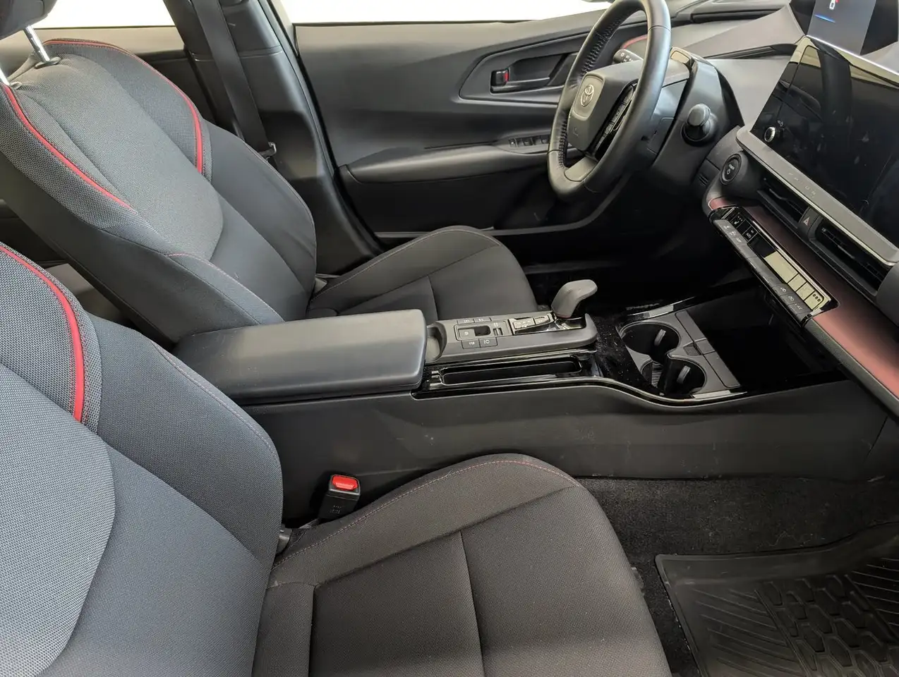 Toyota Prius Prime снимка Toyota Prius Prime