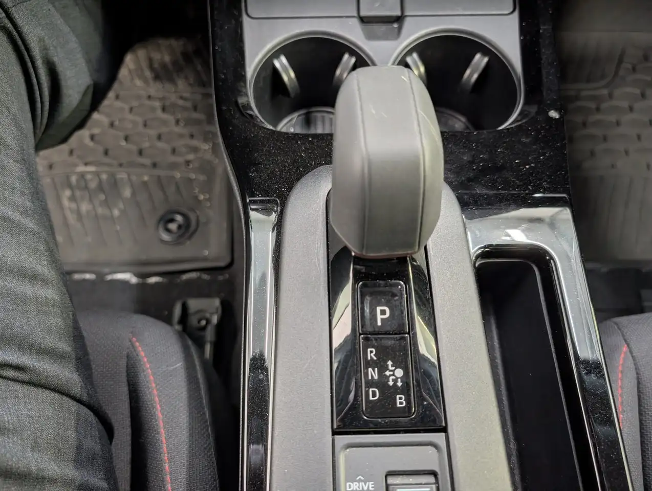 Toyota Prius Prime снимка Toyota Prius Prime