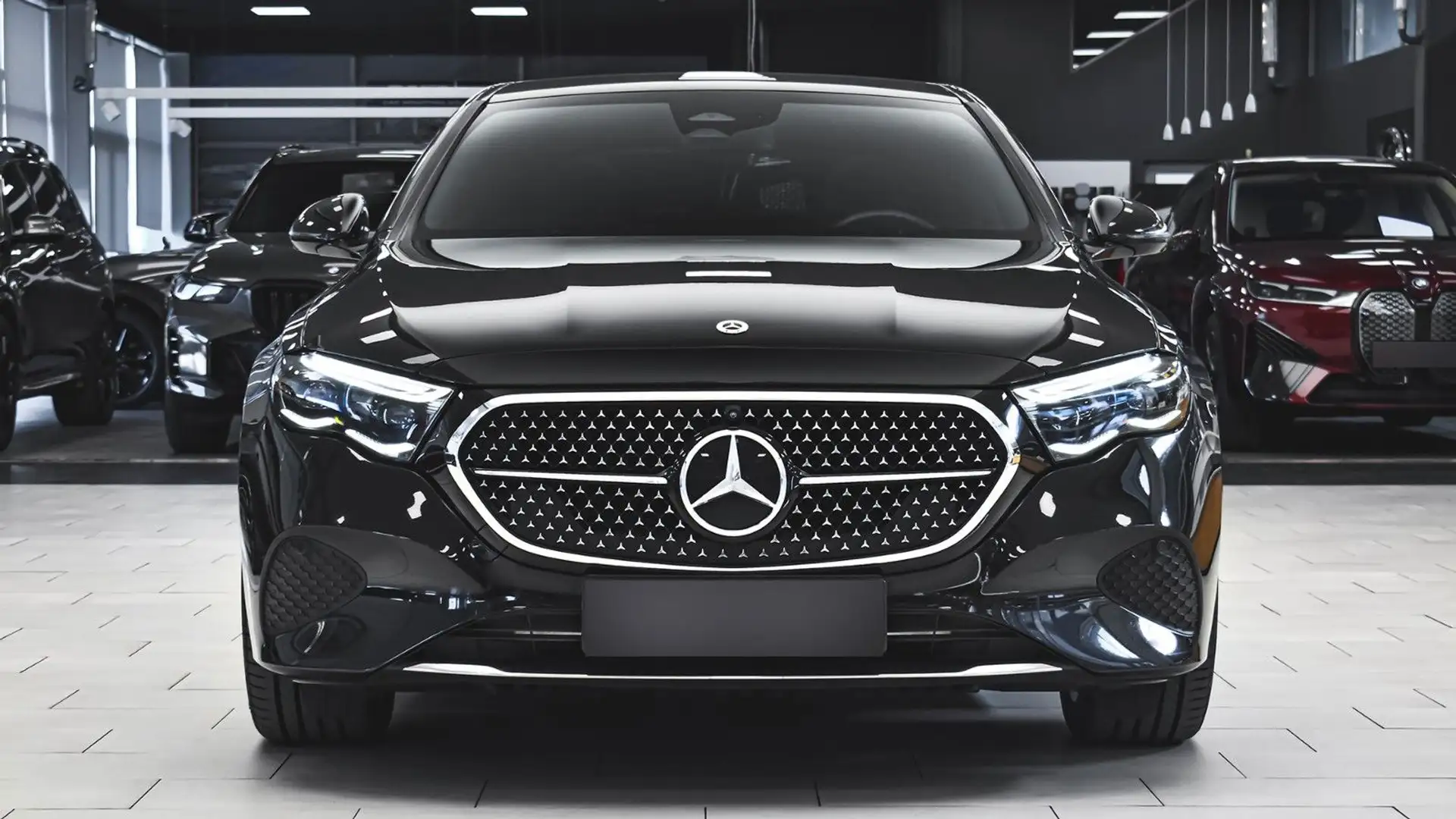 Mercedes-Benz E 400 e Plug-in Hybrid 4MATIC Schwarz - 1