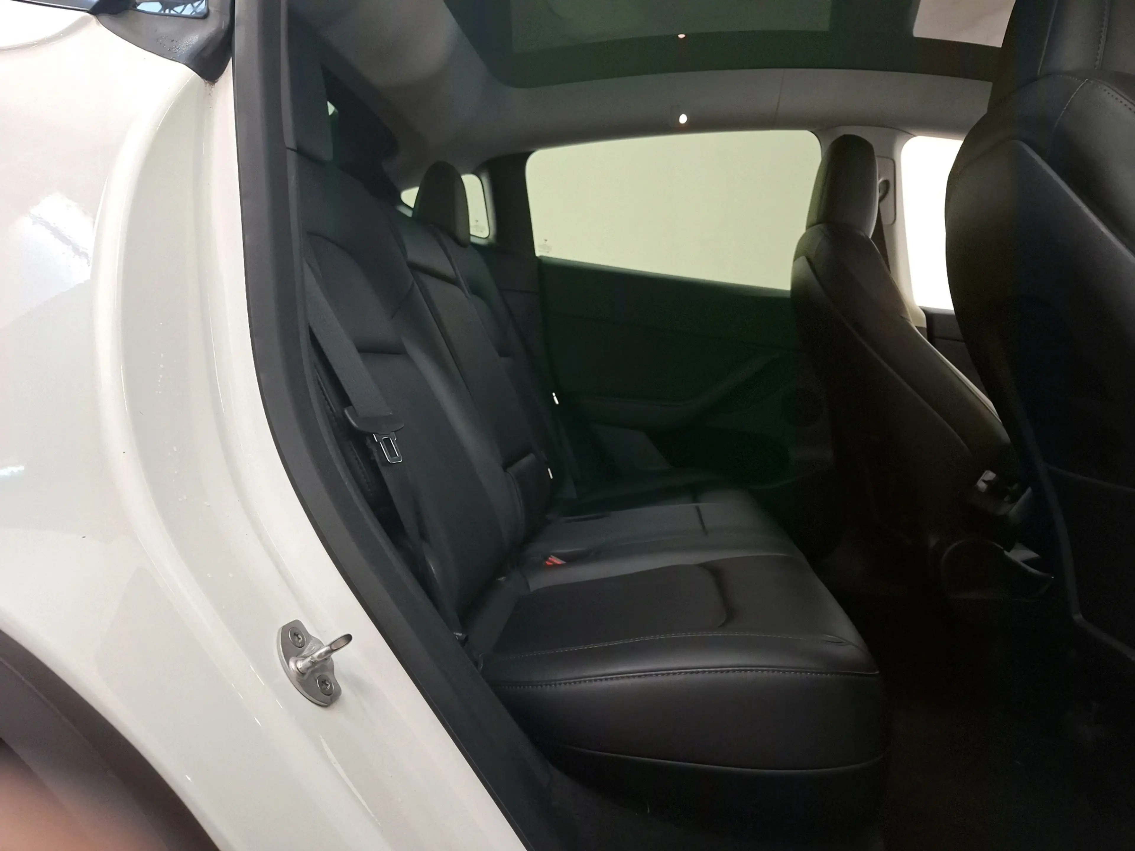 Tesla Model Y 75 kWh 351pk Long Range AWD | SOH 90% | Incl. 24 M — photo 15