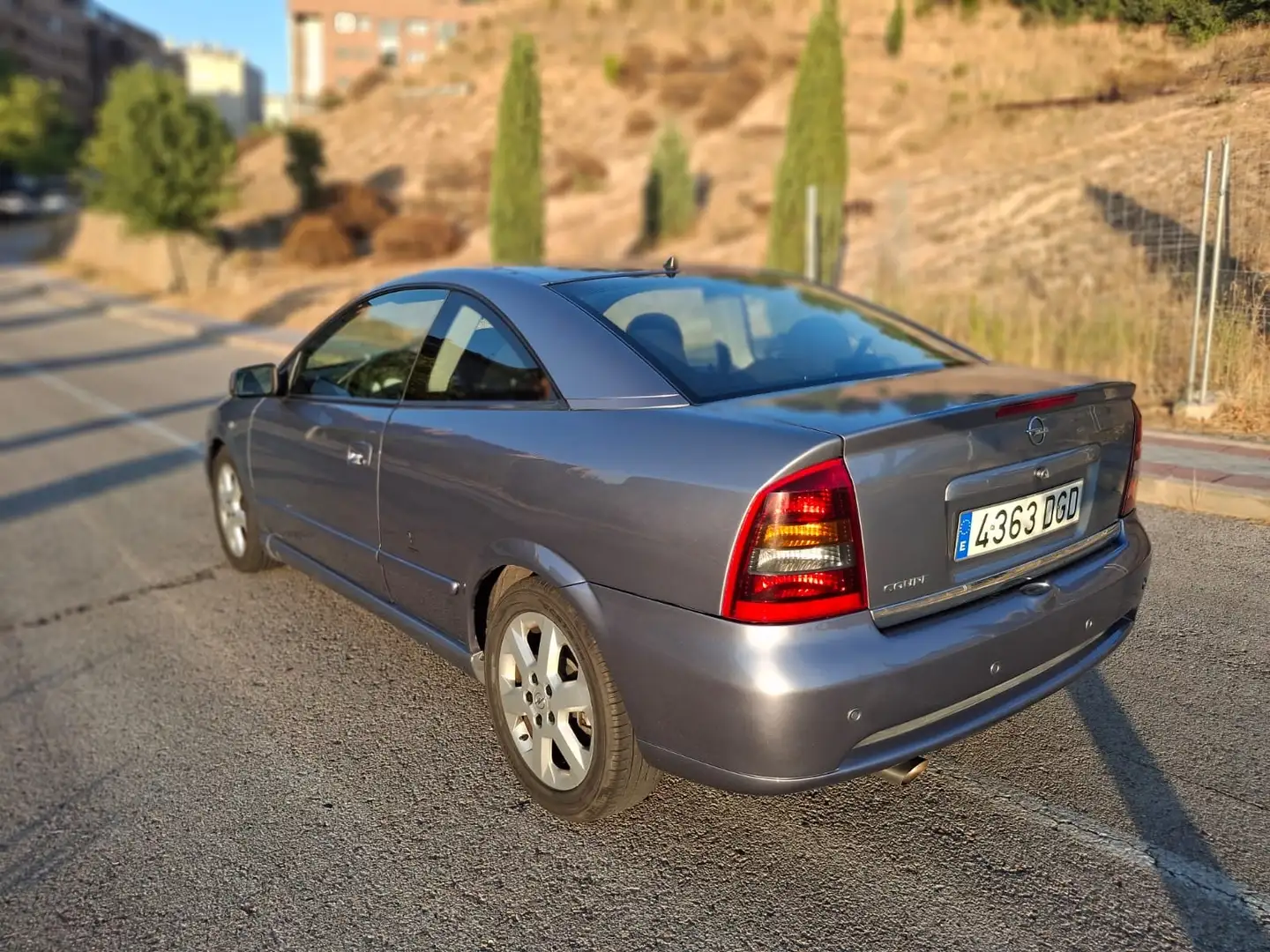 Opel Astra Coupé 1.8 16v Bertone Edition Bertone Edition Gris - 2