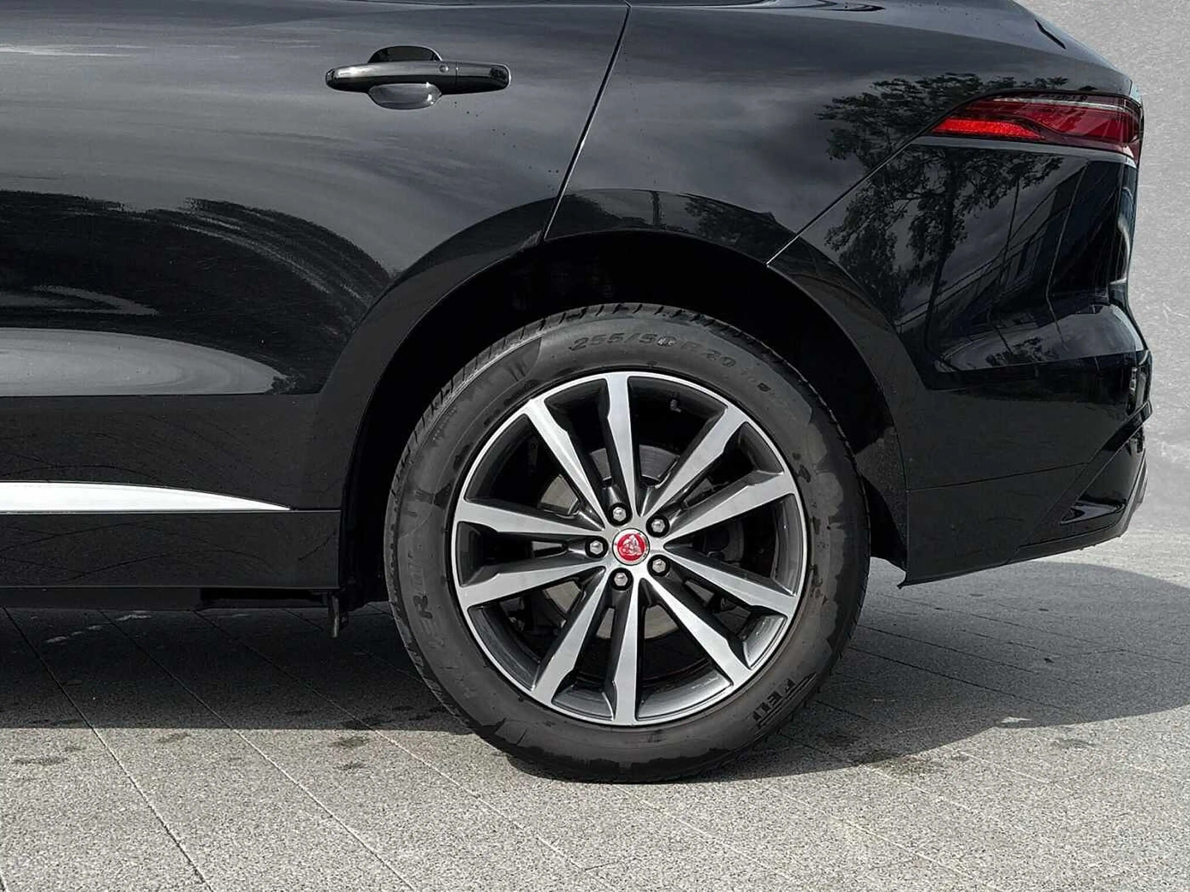Jaguar F-Pace D300 AWD R-Dynamic SE — photo 9