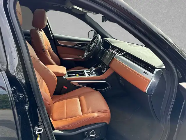 Jaguar F-Pace view 3