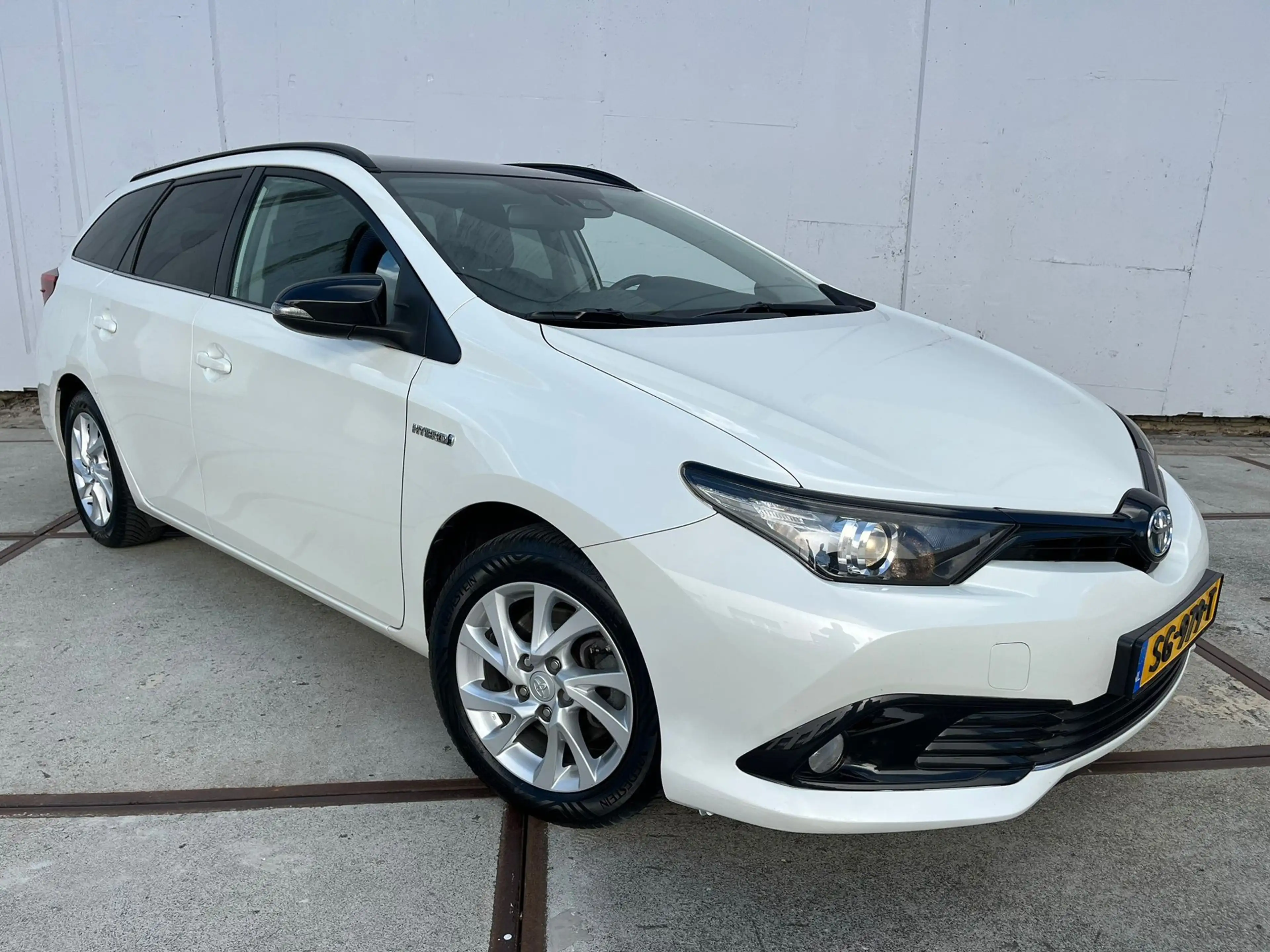 Toyota Auris 1.8 Hybrid Black Edition Clima - trekhaak - full m — photo 13