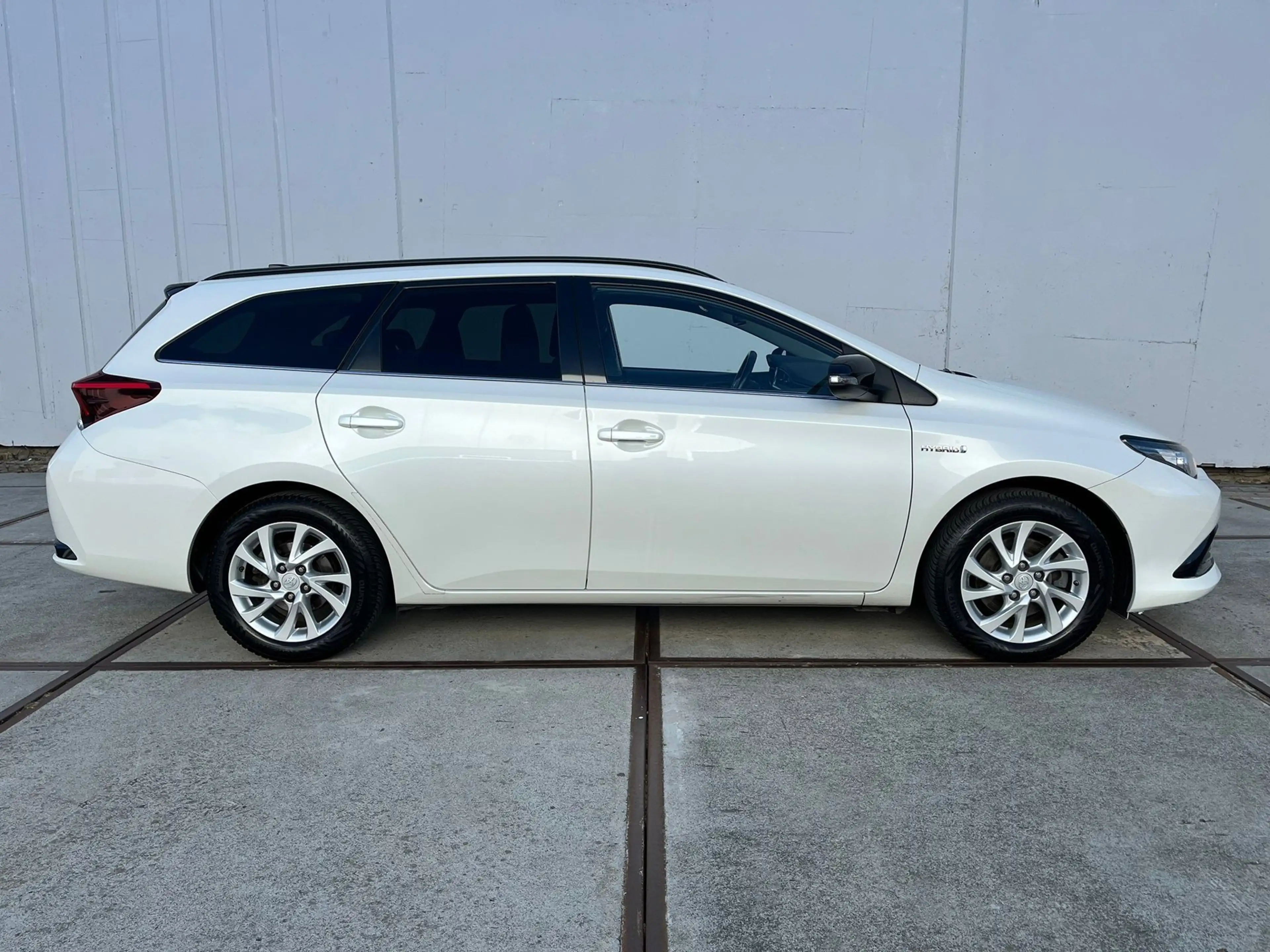 Toyota Auris 1.8 Hybrid Black Edition Clima - trekhaak - full m — photo 14