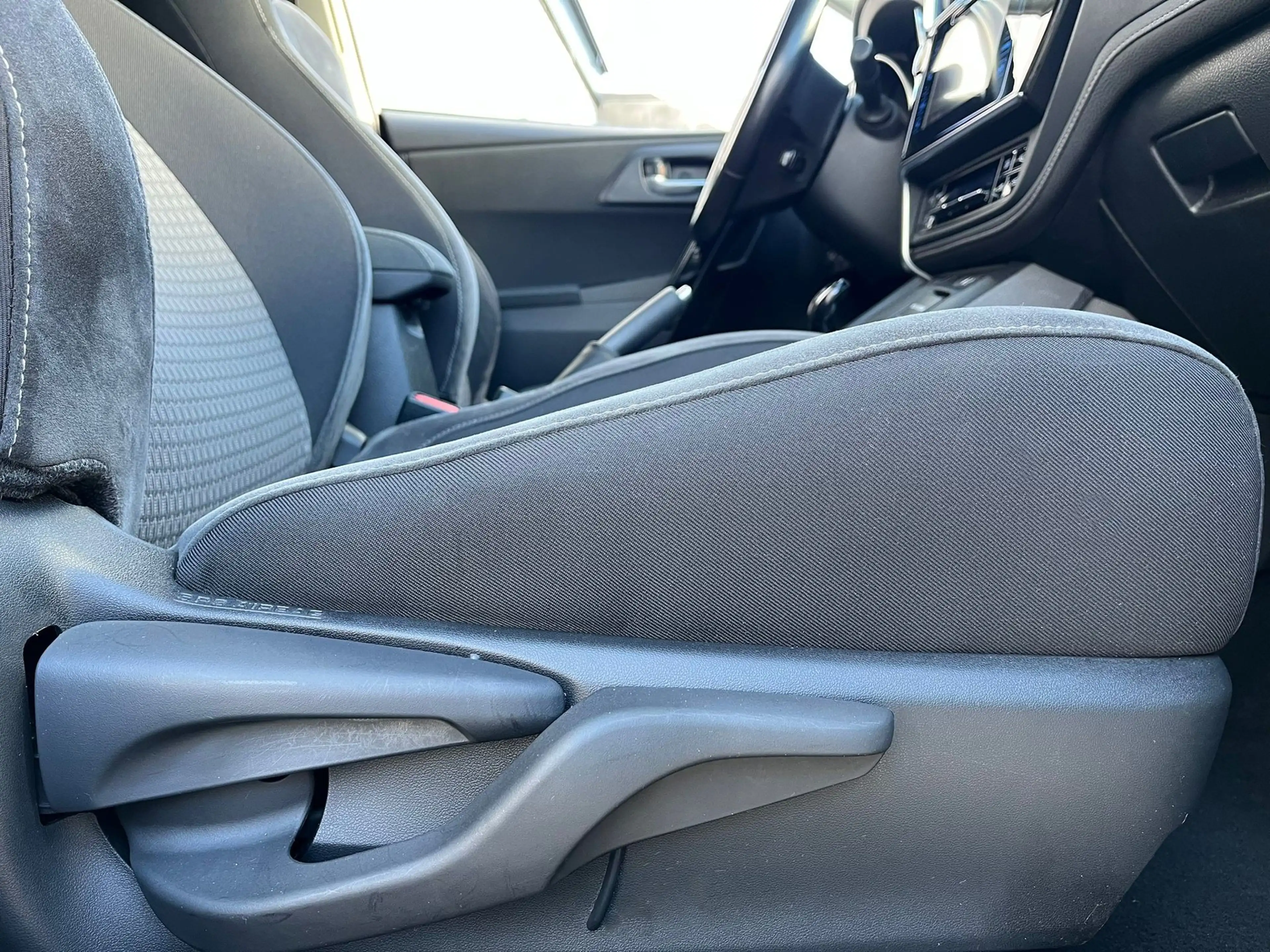 Toyota Auris 1.8 Hybrid Black Edition Clima - trekhaak - full m — photo 12