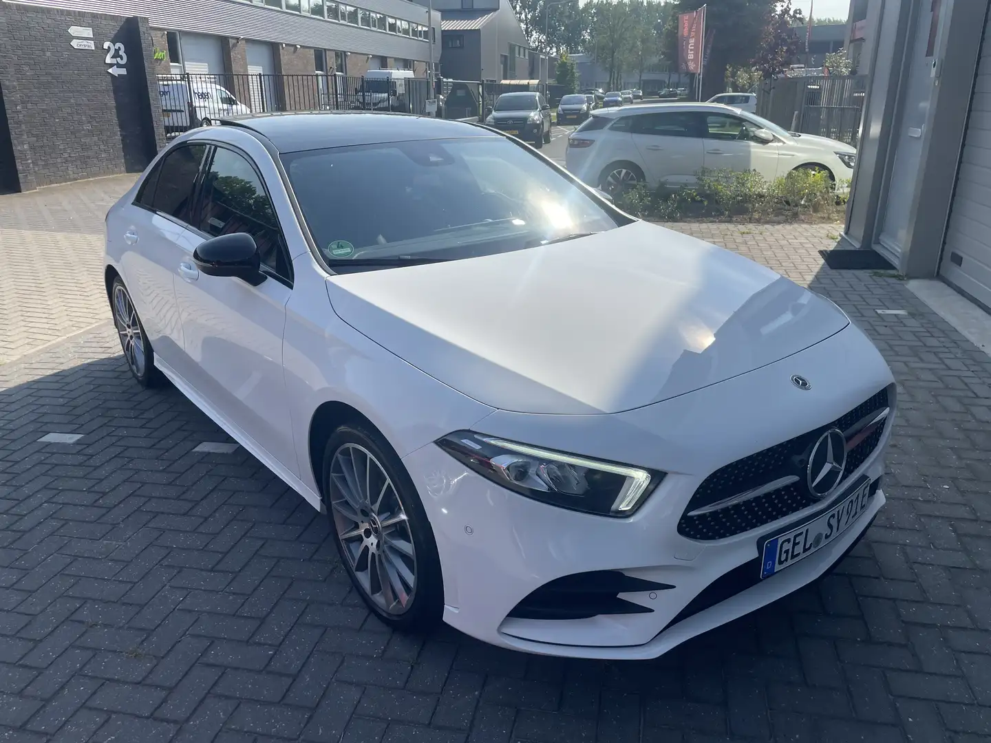 Mercedes-Benz A 250 e 8G-DCT AMG Line - 2