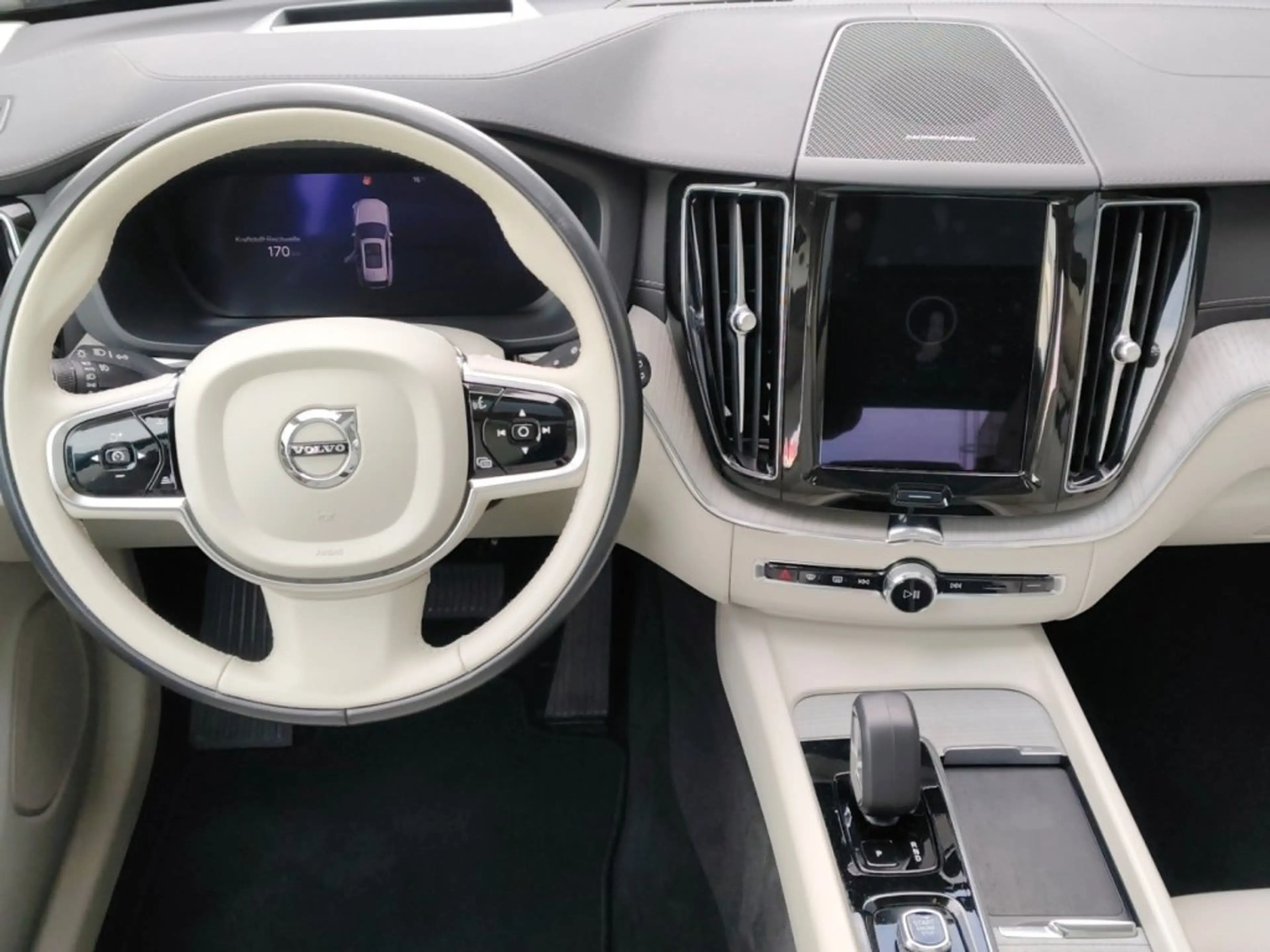 Volvo XC60 Ultimate, B4 AWD Mild Hybrid, Diesel, Dark — photo 9