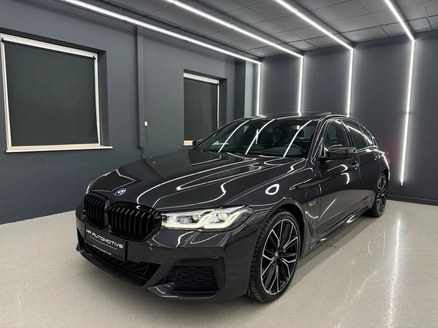 BMW 530 e M Sport *HK*ADAP*GSD*360*HUD*ROLLO*MBREMSE*TOP Grau - 1