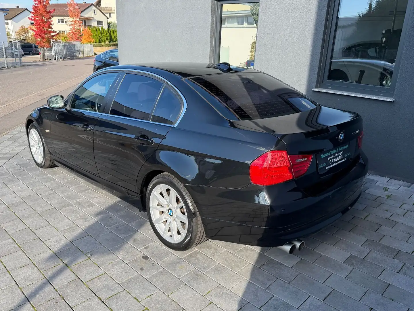 BMW 330 3 Lim. 330i Edition Automatik Schwarz - 2