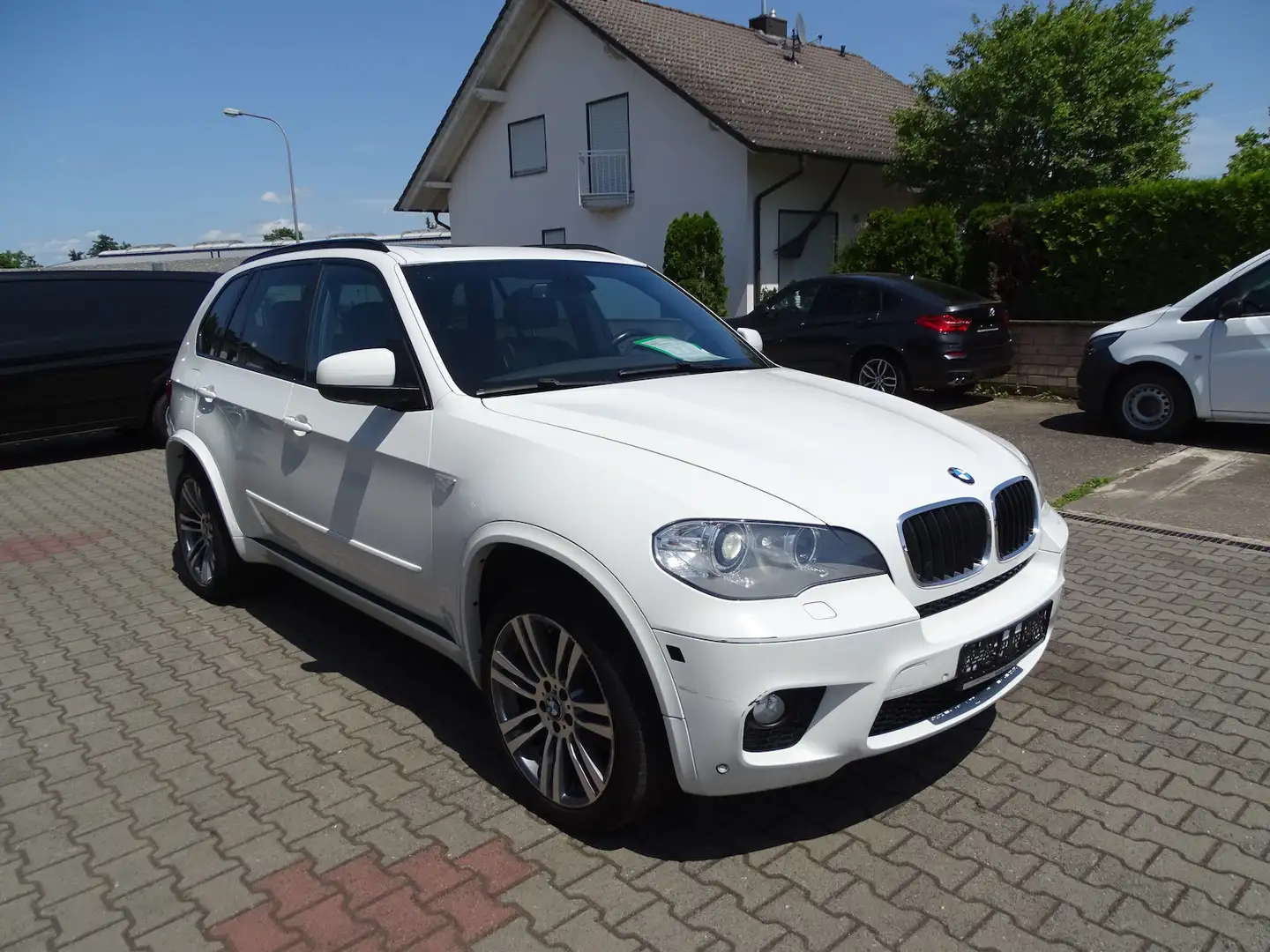 BMW X5 xDrive30d M-Paket, Panorama, Head-Up, Softclose, N Weiß - 1