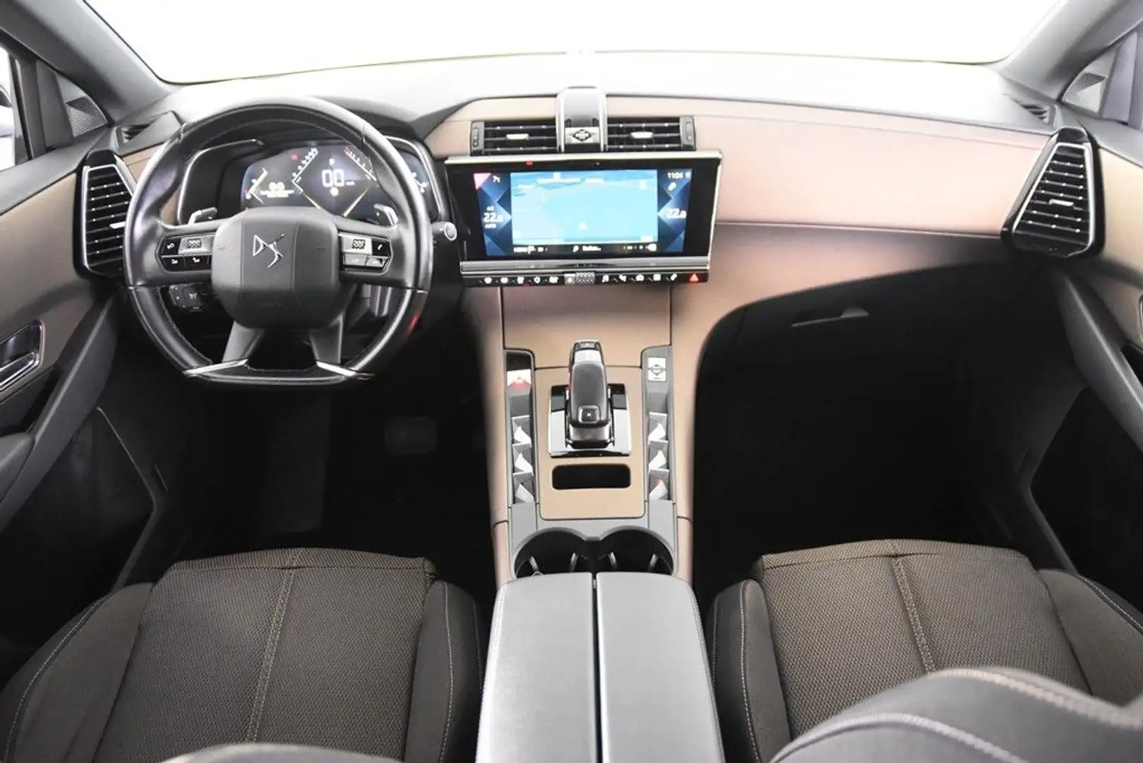 DS Automobiles DS 7 Crossback 180 EAT8 *1.Hand*Navi*DAB*Park ass Grau - 2