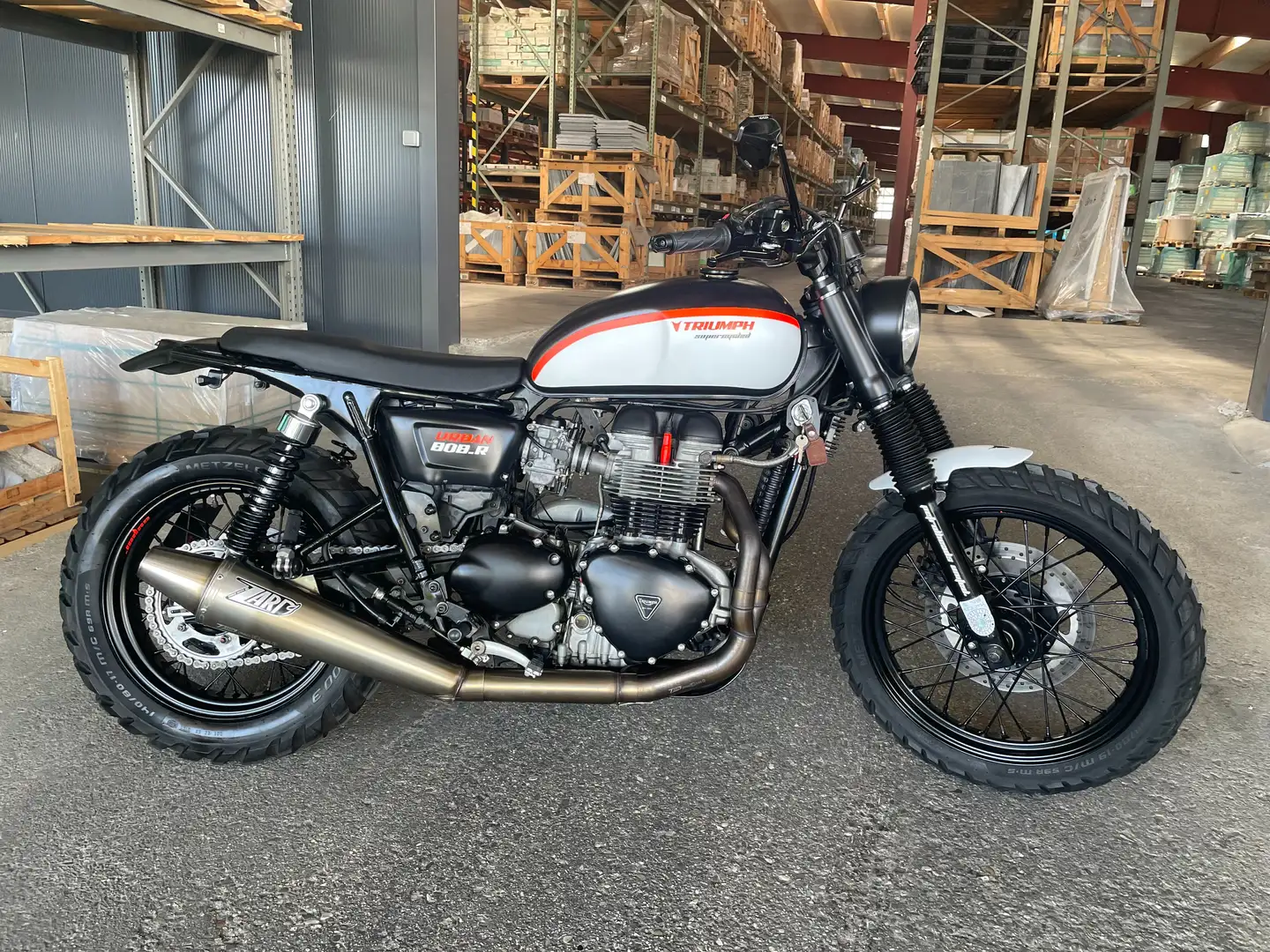 Triumph Bonneville T100 Scrambler, Custom Cafe Racer Black - 2