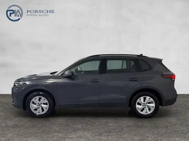 Volkswagen Tiguan view 3