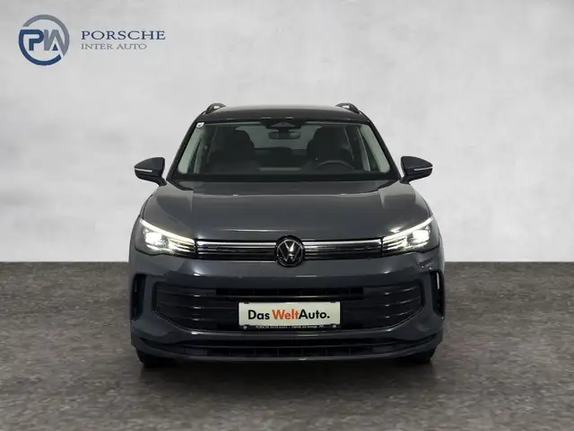 Volkswagen Tiguan view 2