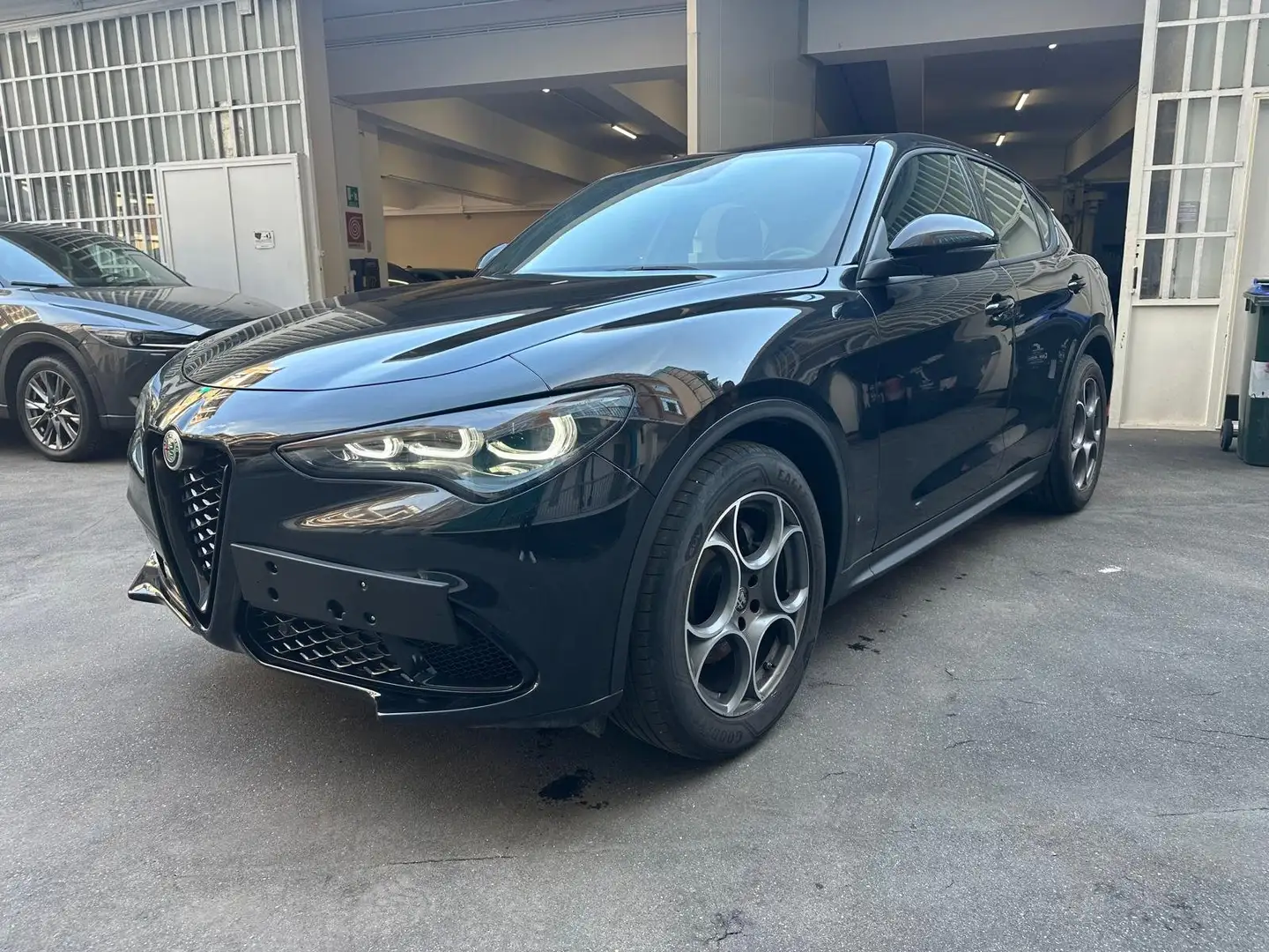 Alfa Romeo Stelvio 2.2d 160cv Sprint Navi+Palette al Vol.+Camera Zwart - 1