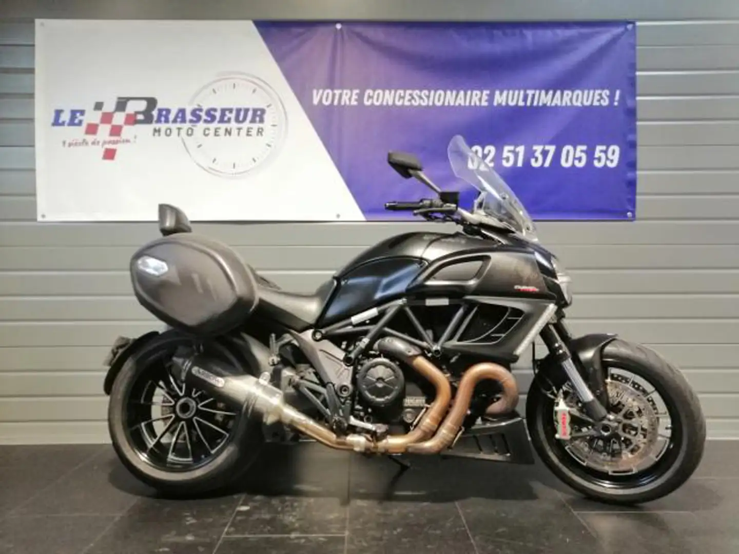 Ducati Diavel Чорний - 1