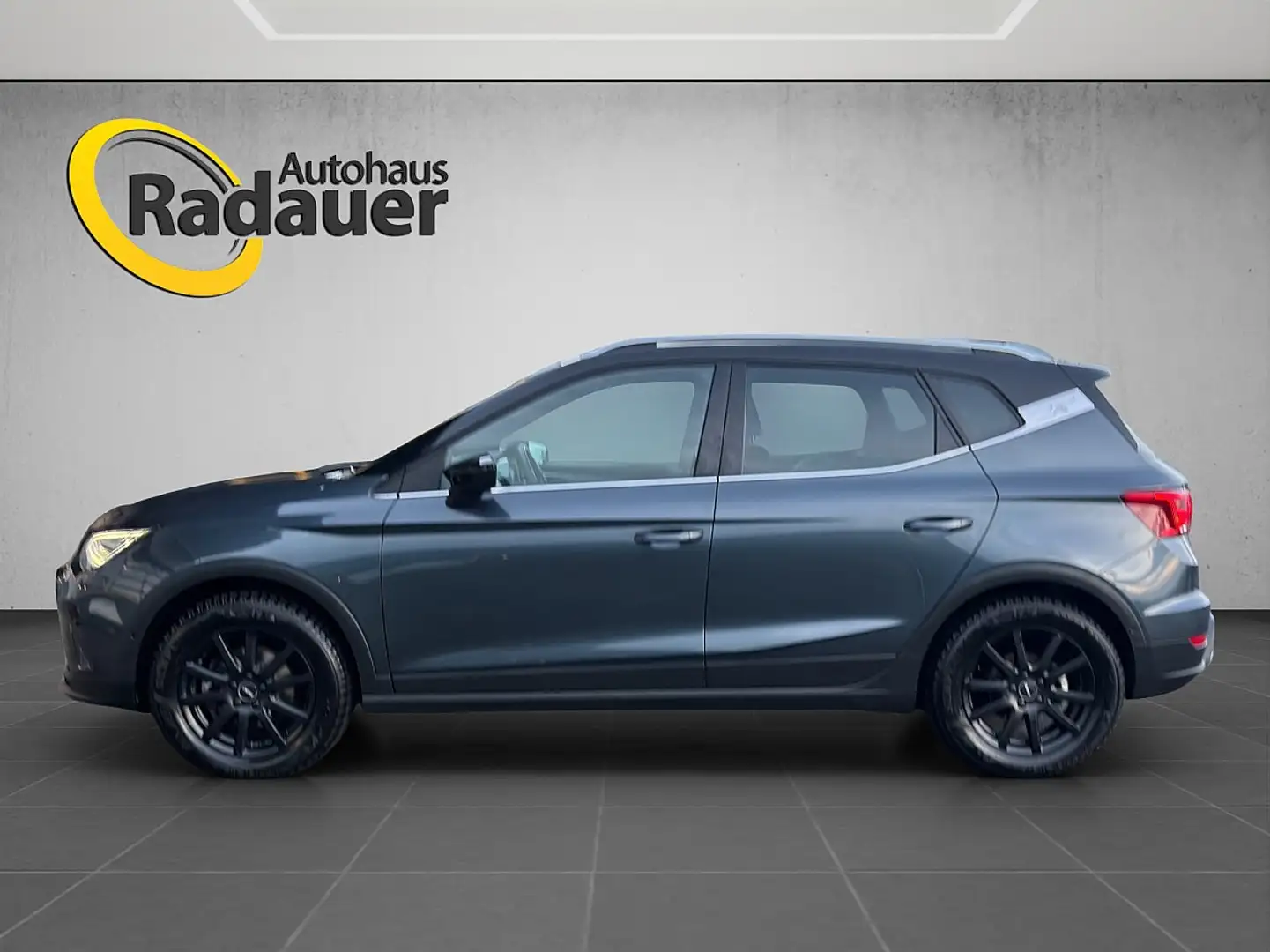 SEAT Arona 1,5 TSI ACT FR DSG Grau - 2