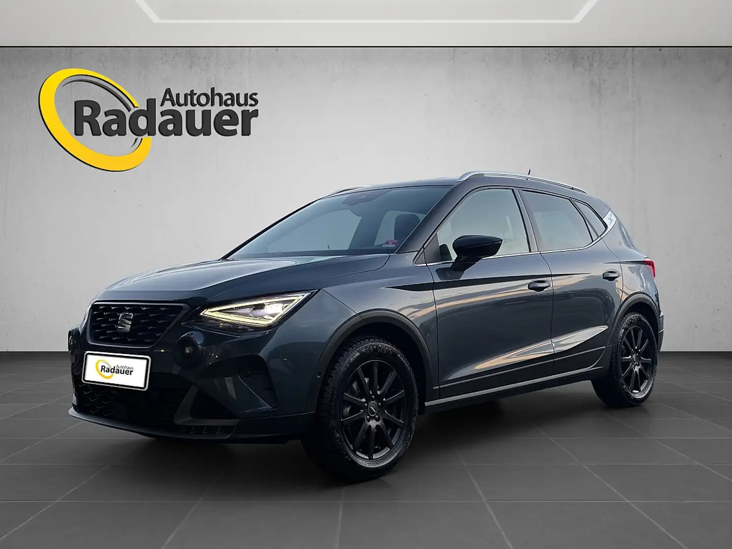 SEAT Arona 1,5 TSI ACT FR DSG Grau - 1