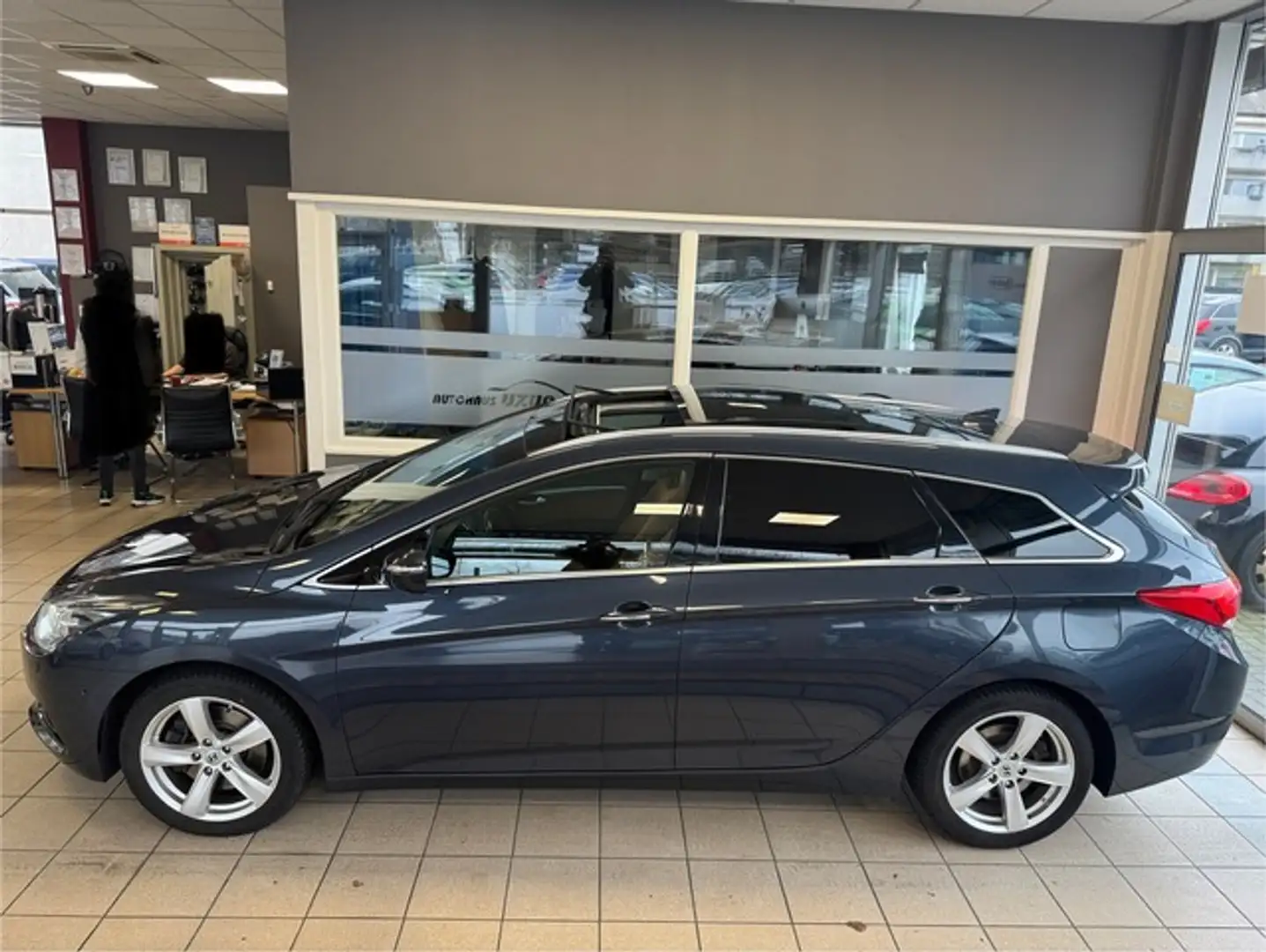 Hyundai i40 cw Premium blue CRDi Leder Navi Panorama Gris - 1