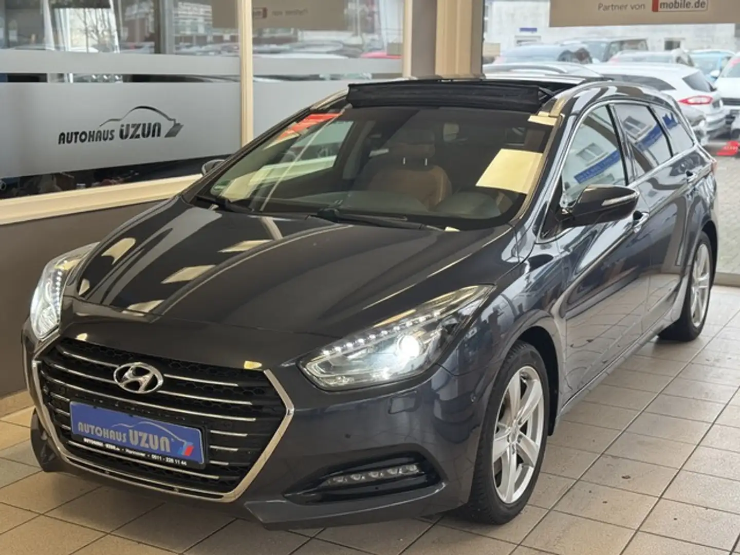 Hyundai i40 cw Premium blue CRDi Leder Navi Panorama Gris - 2