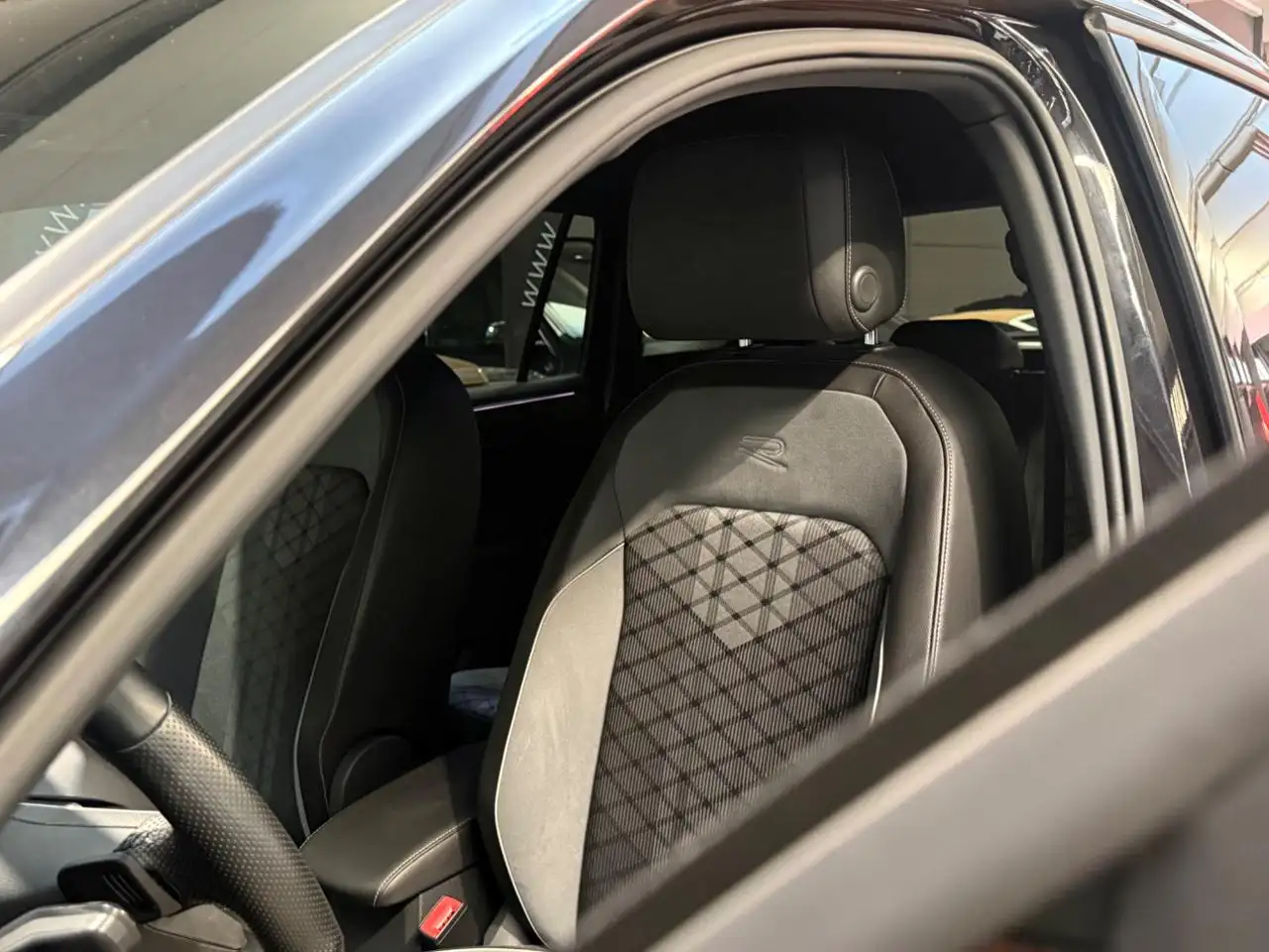 Volkswagen Tiguan 2.0 TDI 150 CV SCR DSG 4MOTION R-Line, миниатюра 11