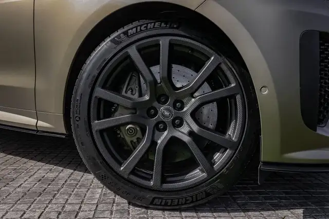 Land Rover Range Rover Sport view 2