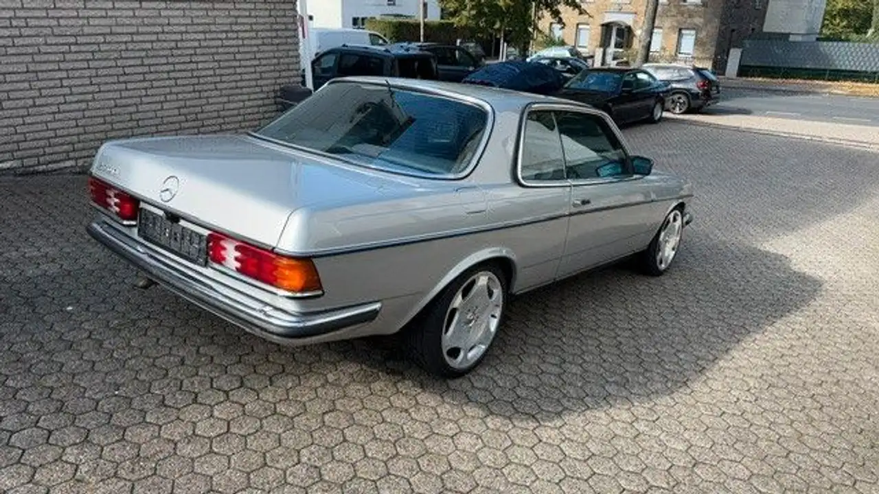 Mercedes-Benz 230 E, foto 4