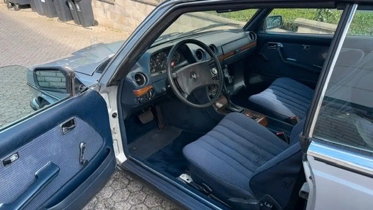 Mercedes-Benz 230 E, foto 3