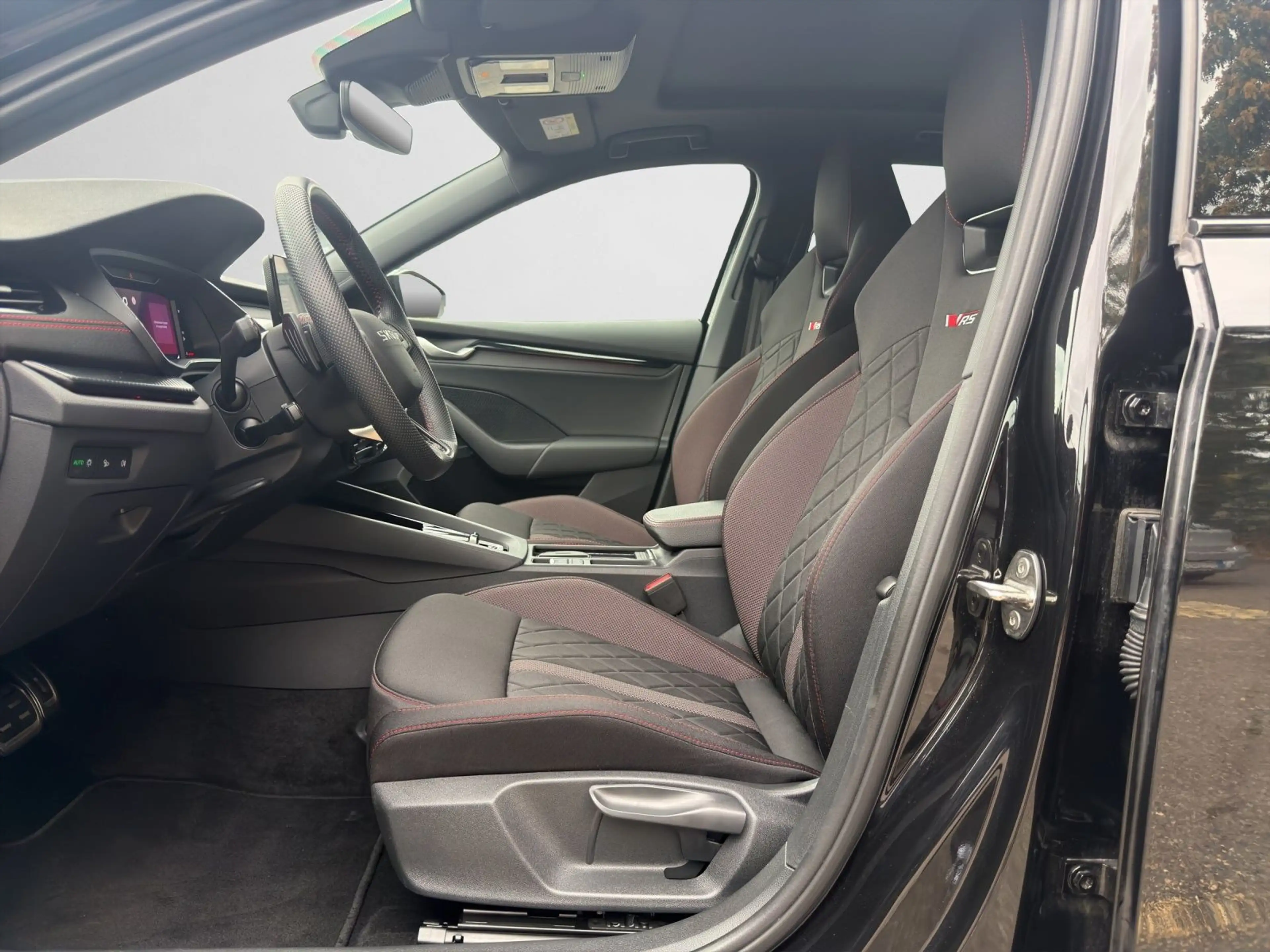 Skoda Octavia IV Combi RS 2.0 TSI PANO CANTON AHK HUD — photo 12