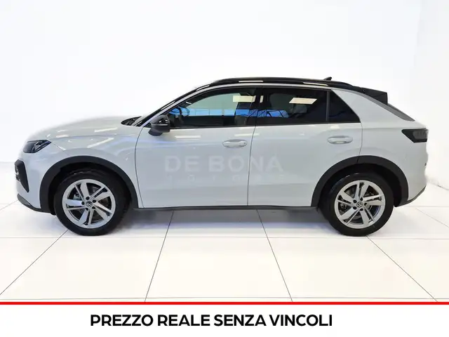 Volkswagen T-Roc view 3