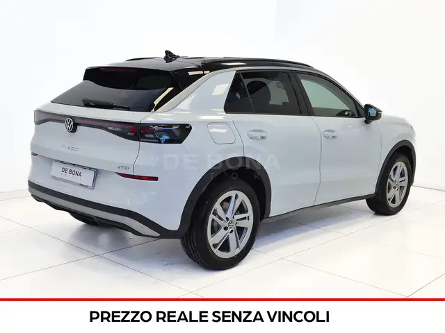 Volkswagen T-Roc view 4