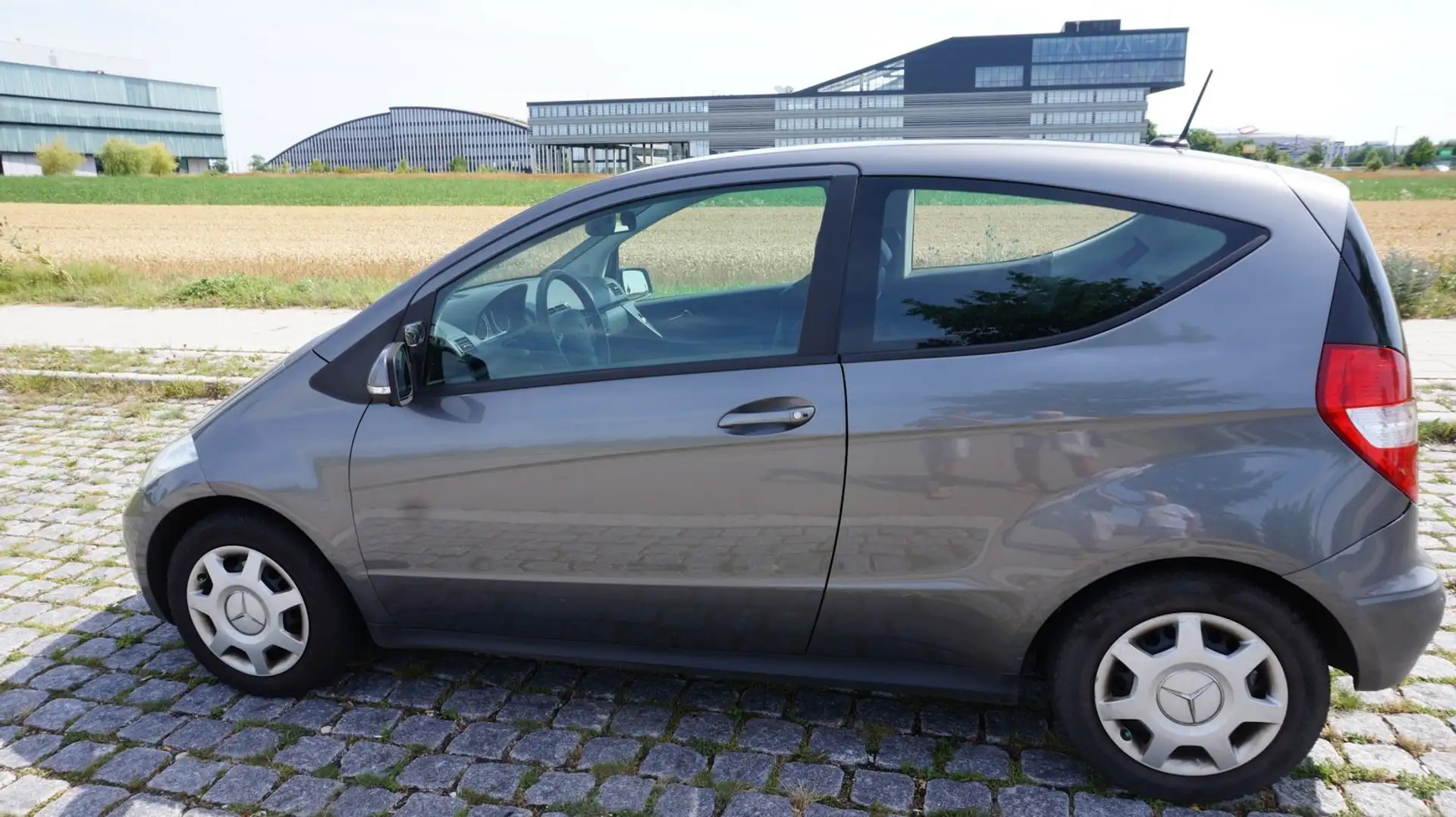 Mercedes-Benz A 150 A-Klasse 3-Türer Autotronic Classic Серебристый - 1