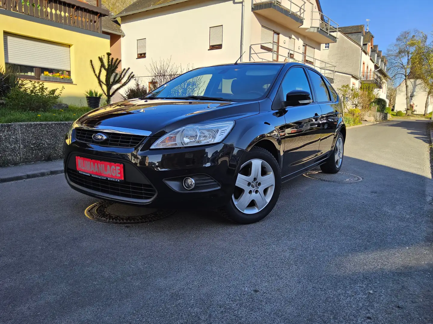 Ford Focus Style/TÜV/AU Neu/Rückfahrkamera/Scheckheft Schwarz - 1