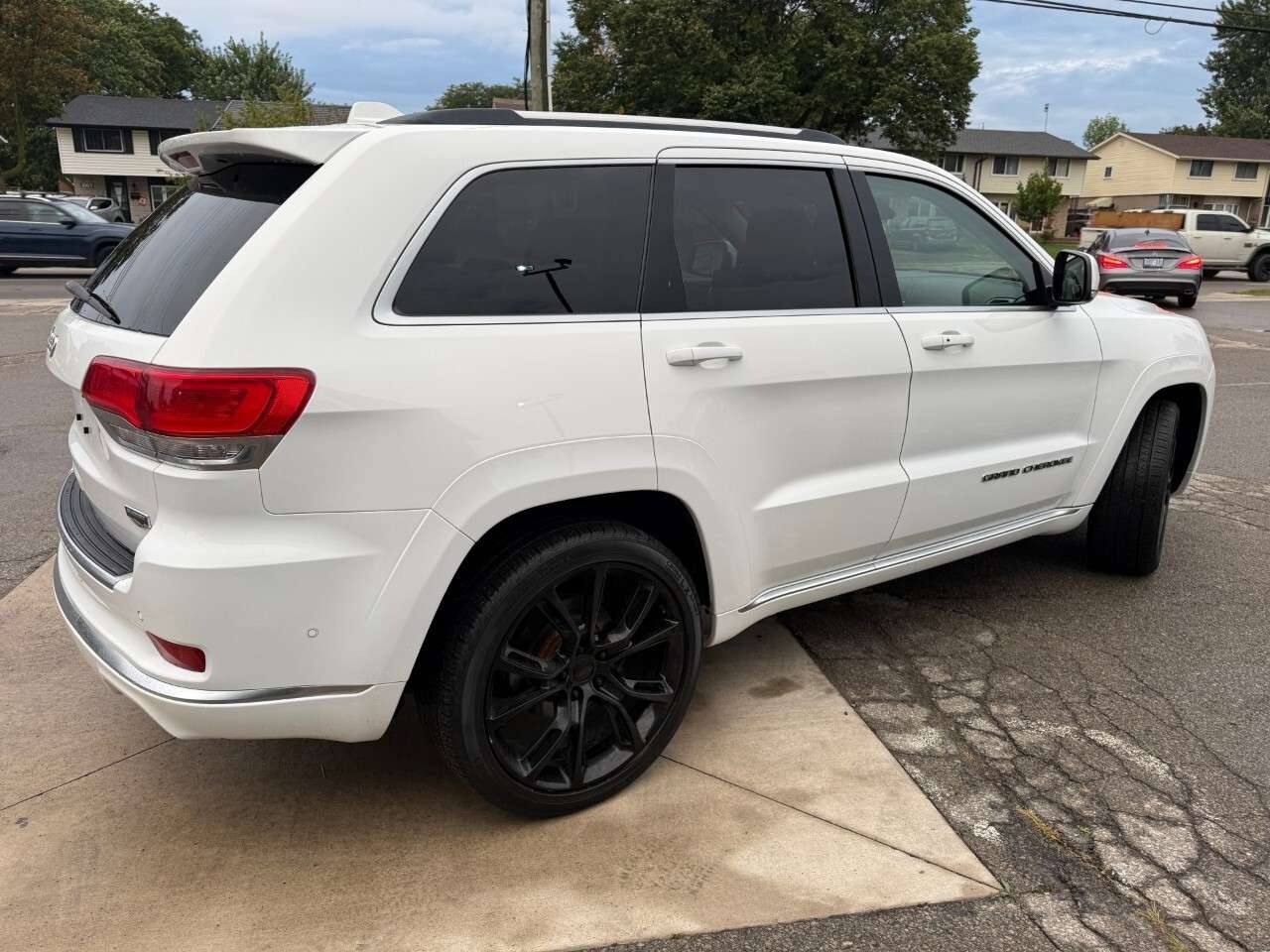 2017 Jeep Grand Cherokee 4WD 4dr Summit — снимка 1