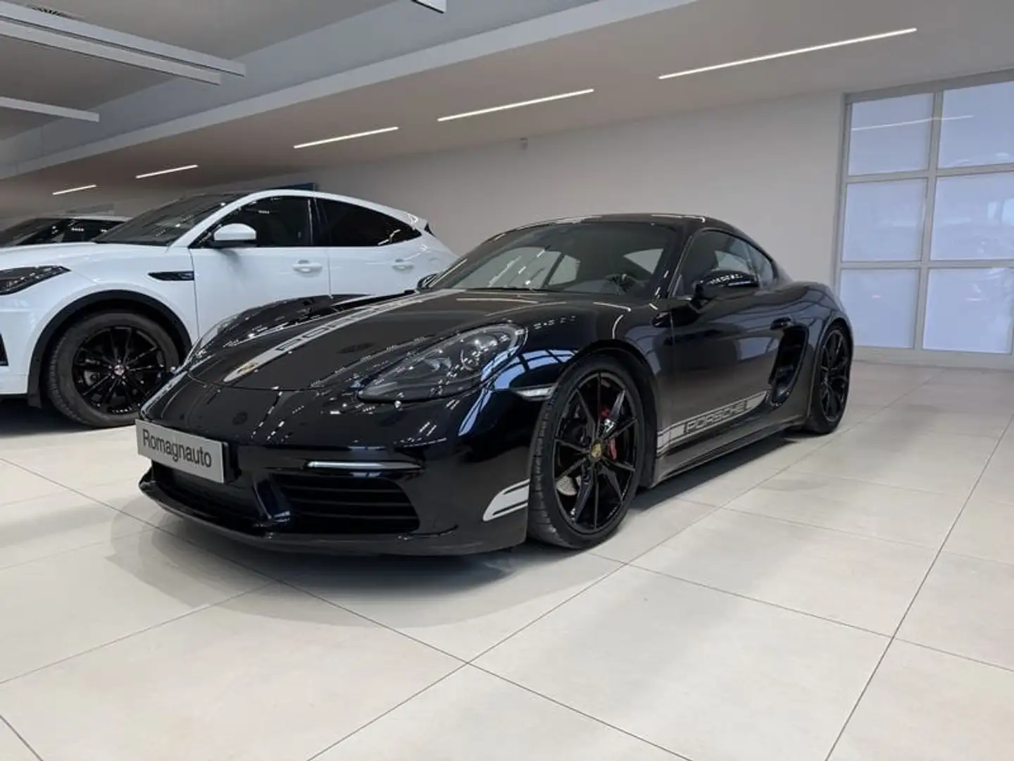 Porsche 718 Cayman 2.0 T Černá - 1