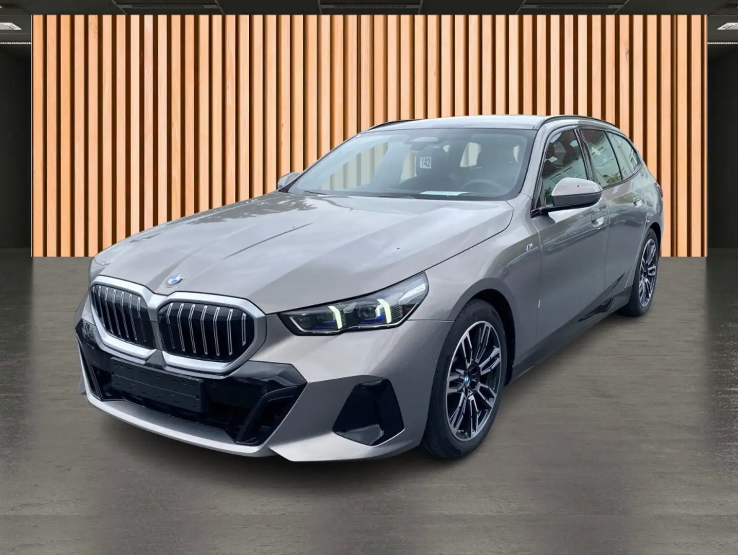 BMW 520 d Touring xDrive M Sport*HeadUp*AHK*Pano* Grey - 2