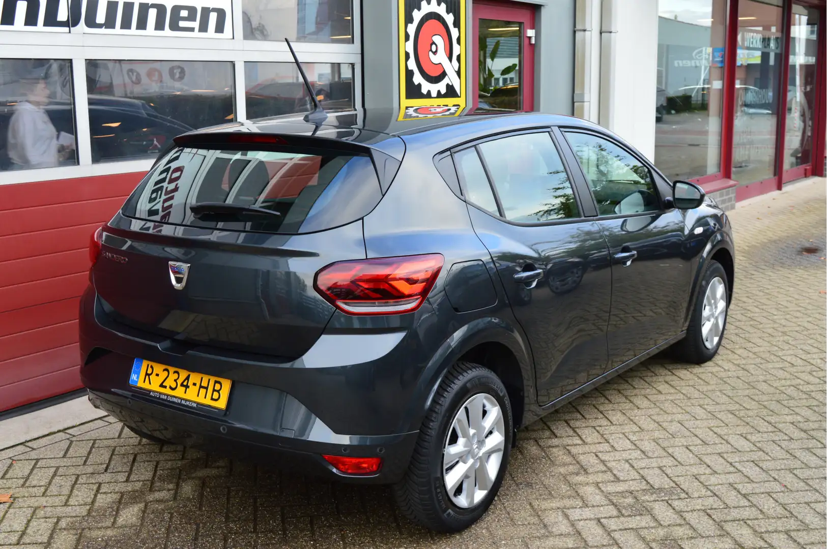 Dacia Sandero 1.0 TCe 90 Comfort O.a: Navi, Clima, Cruise, PDC, Grijs - 2