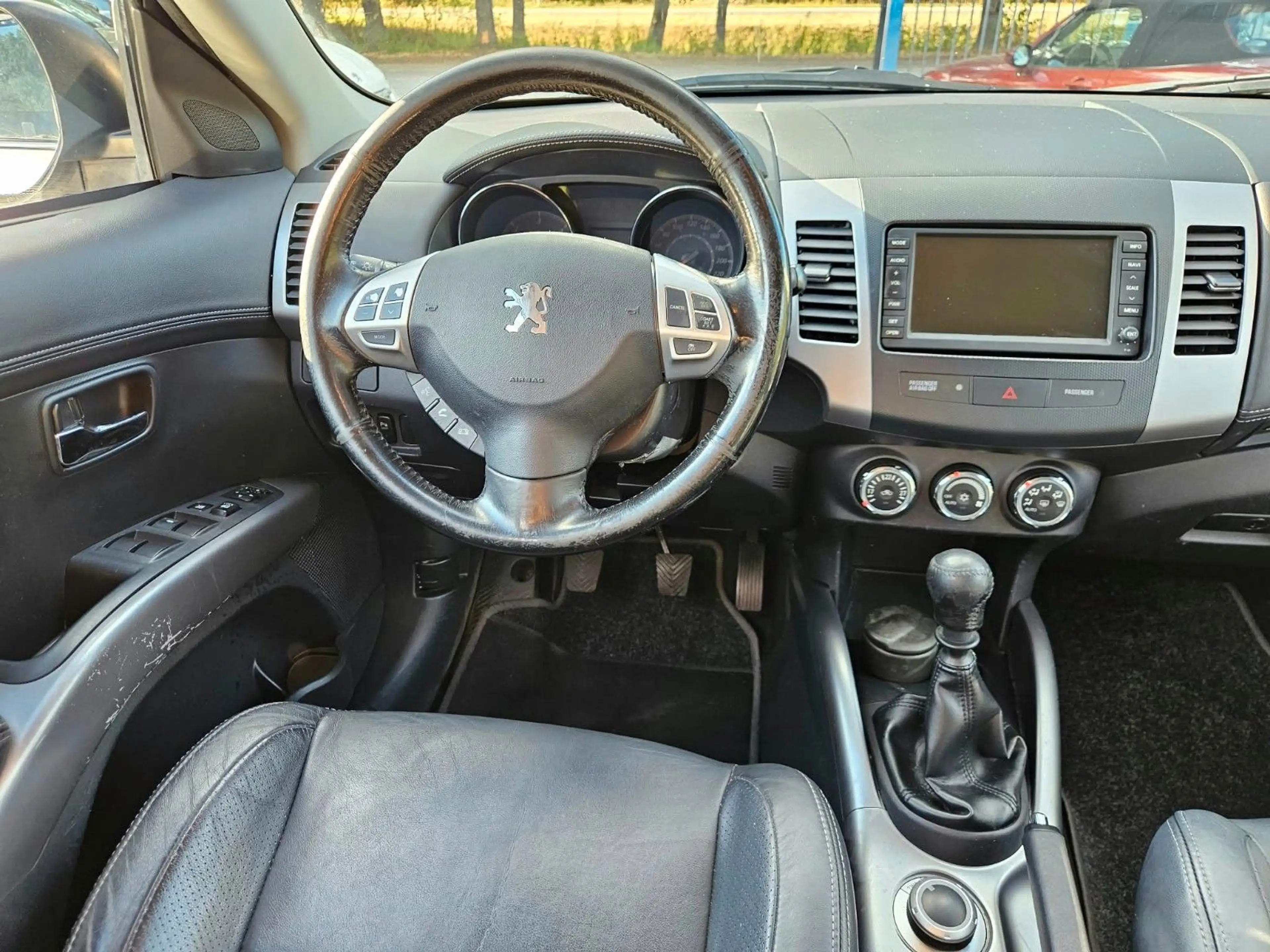 Peugeot 4007 Platinum — photo 15