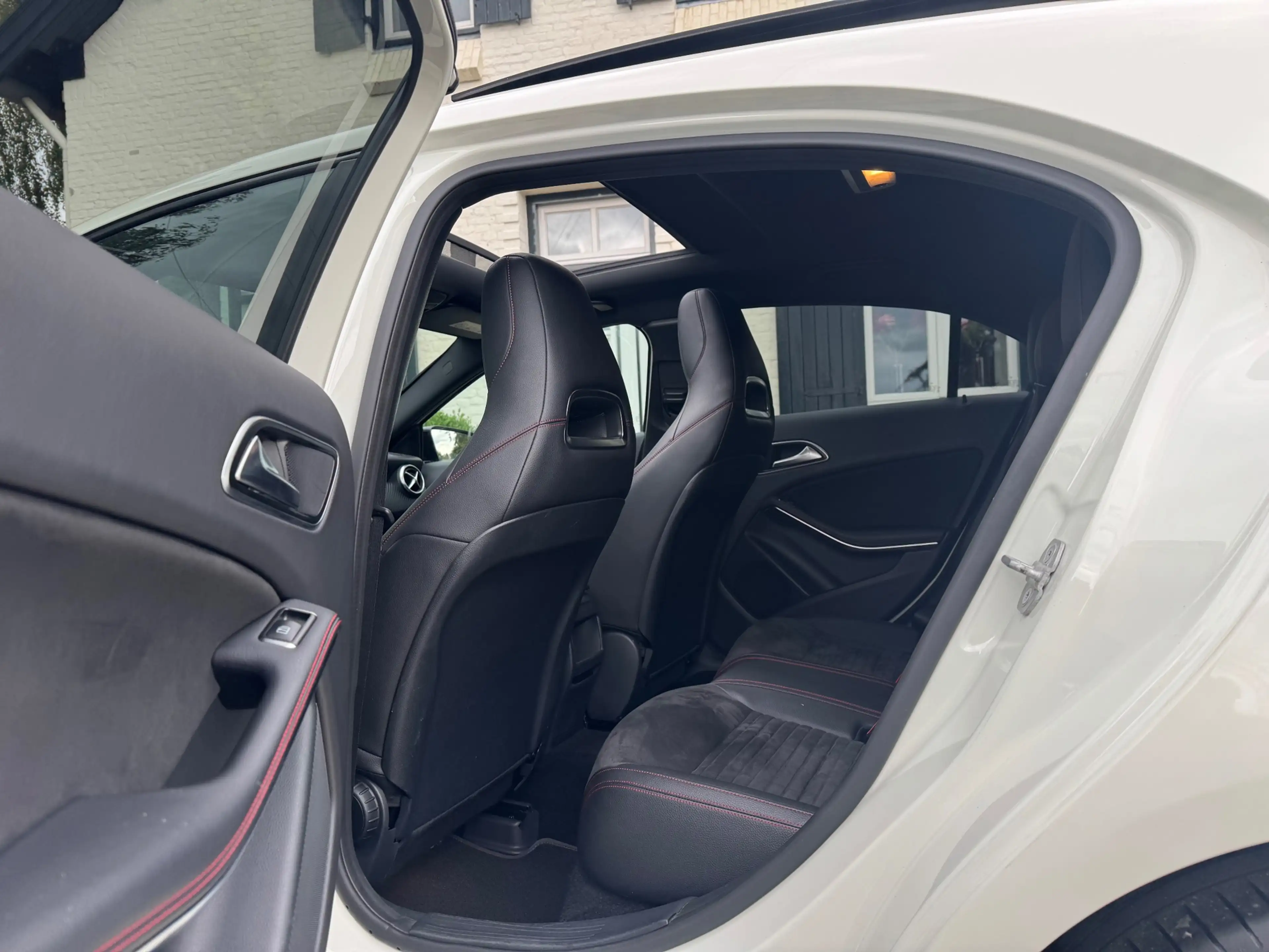 Mercedes-Benz A 180 AMG Night Edition Plus|Pano|Automaat| — photo 15
