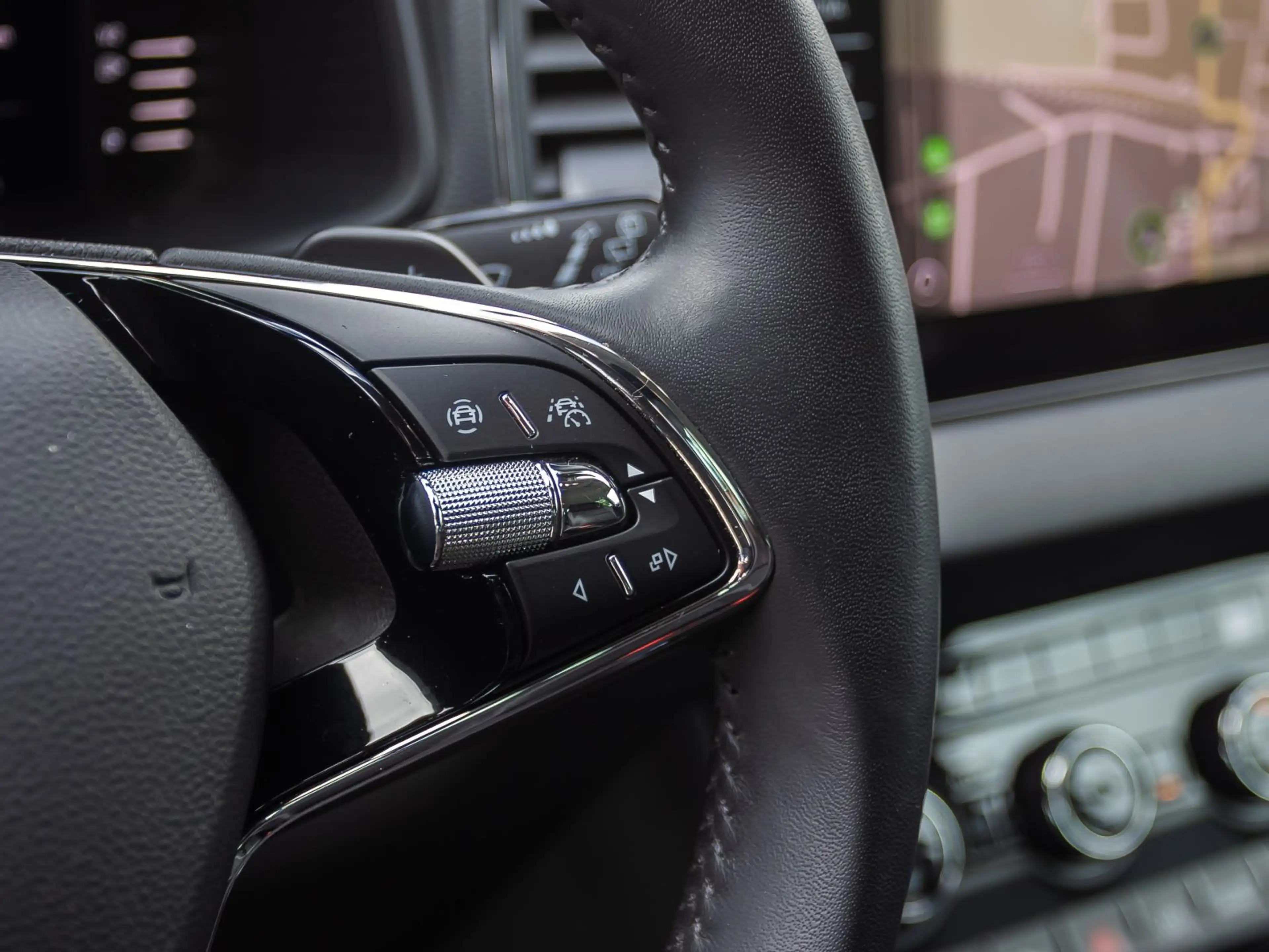 Skoda Karoq Tour 1.5TSI ACC Navi EPH LED CarPlay — photo 15