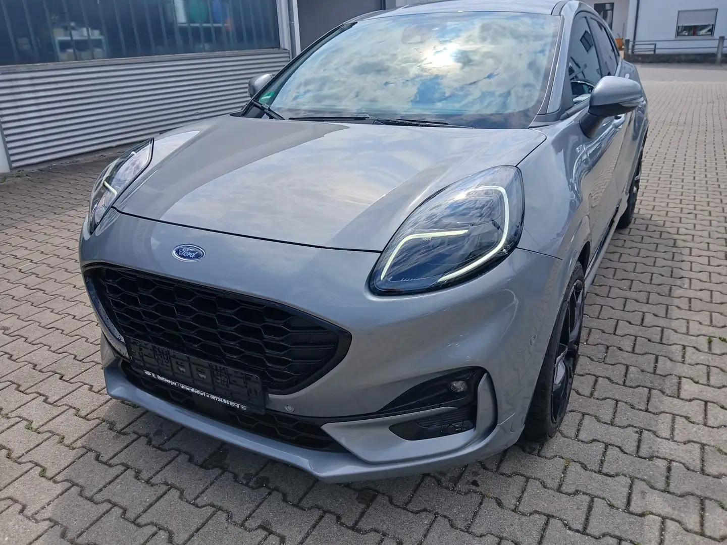 Ford Puma ST-Line X Grau - 2