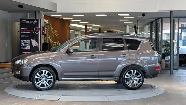 Mitsubishi Outlander view 4